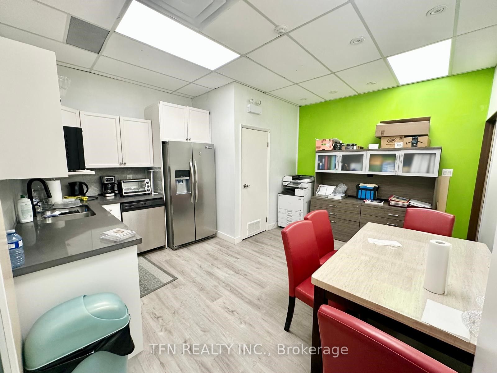 #105-106 - 15 Hardwood Avenue Property Photo 7