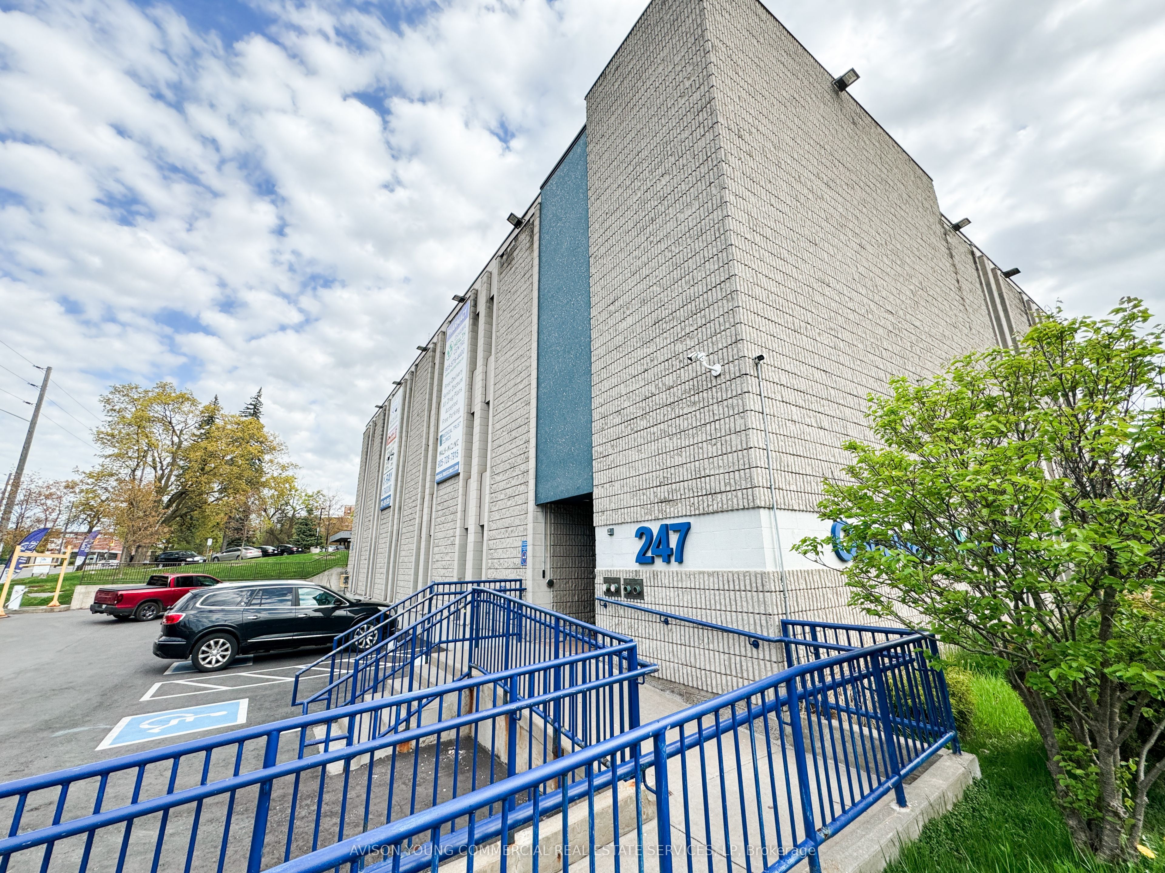 247 Simcoe Street Property Photo 2