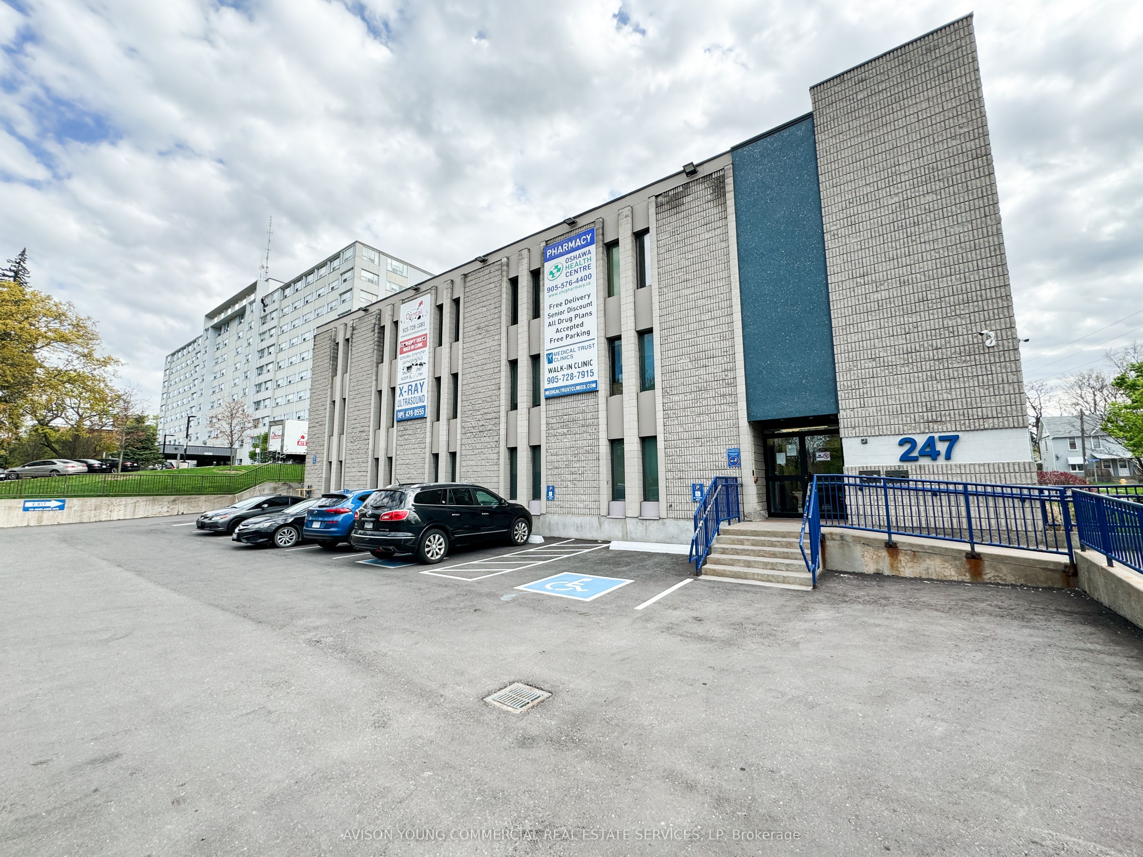 247 Simcoe Street Property Photo 3