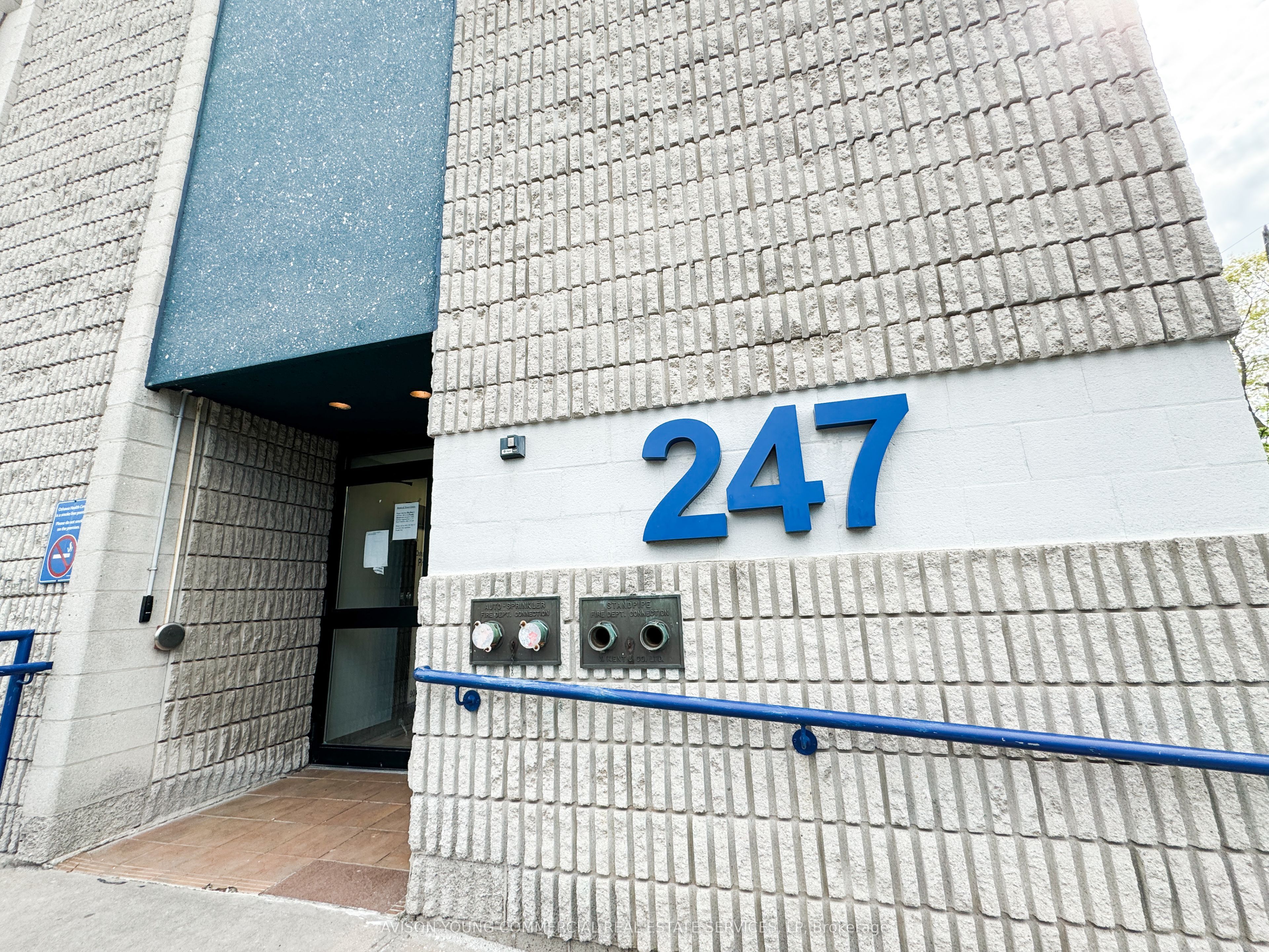 247 Simcoe Street Property Photo 4