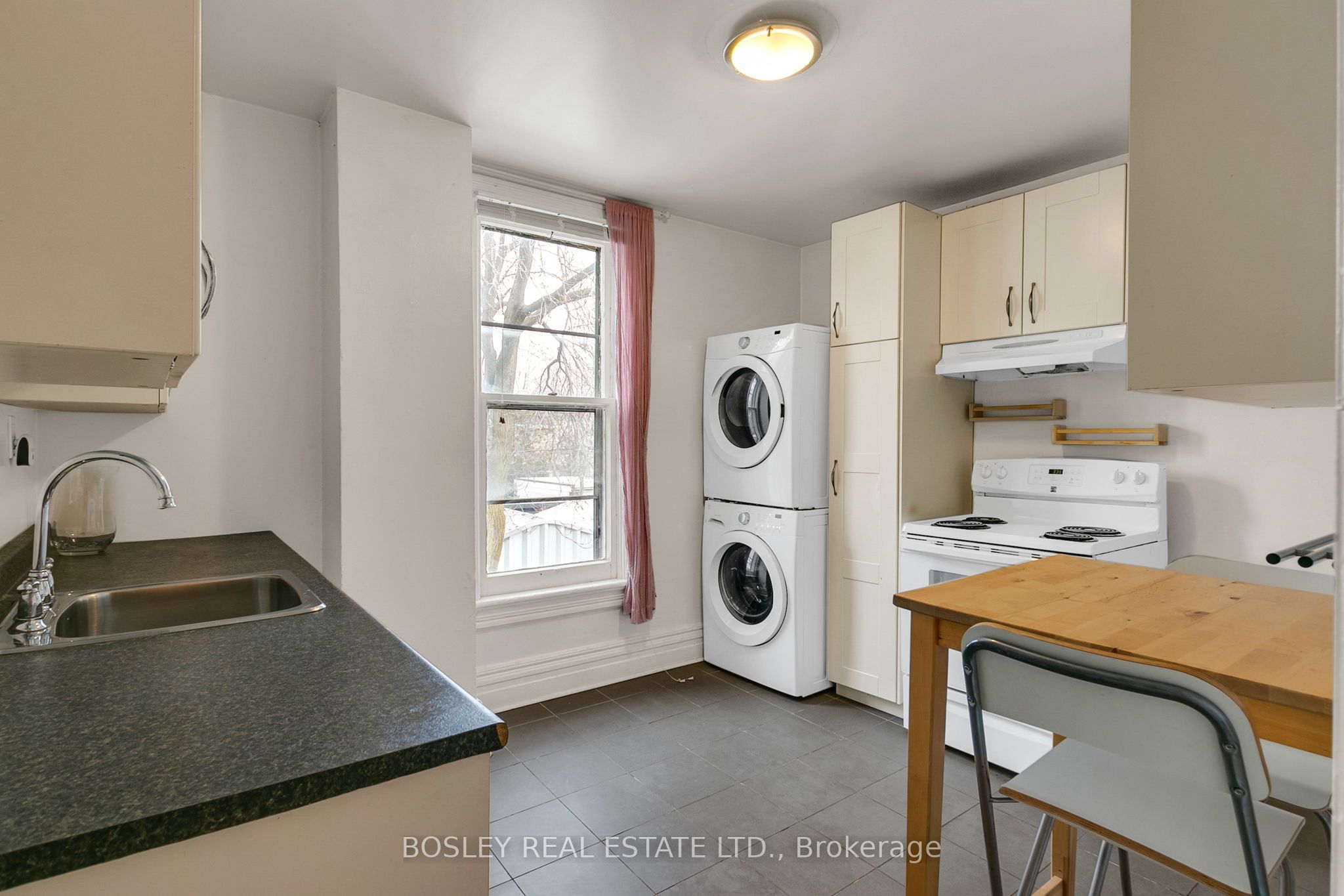 133 Carlaw Avenue Property Photo 10