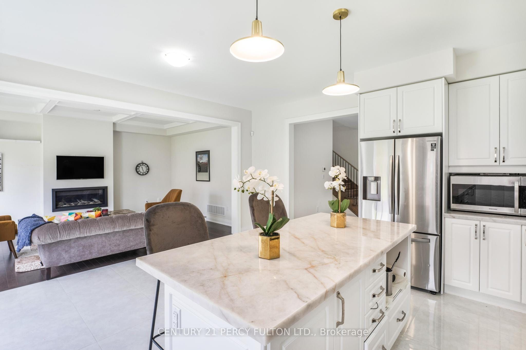 343 Northglen Boulevard W Property Photo 1