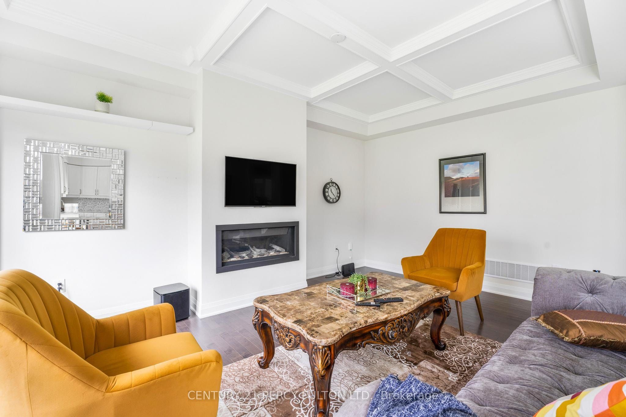 343 Northglen Boulevard W Property Photo 4
