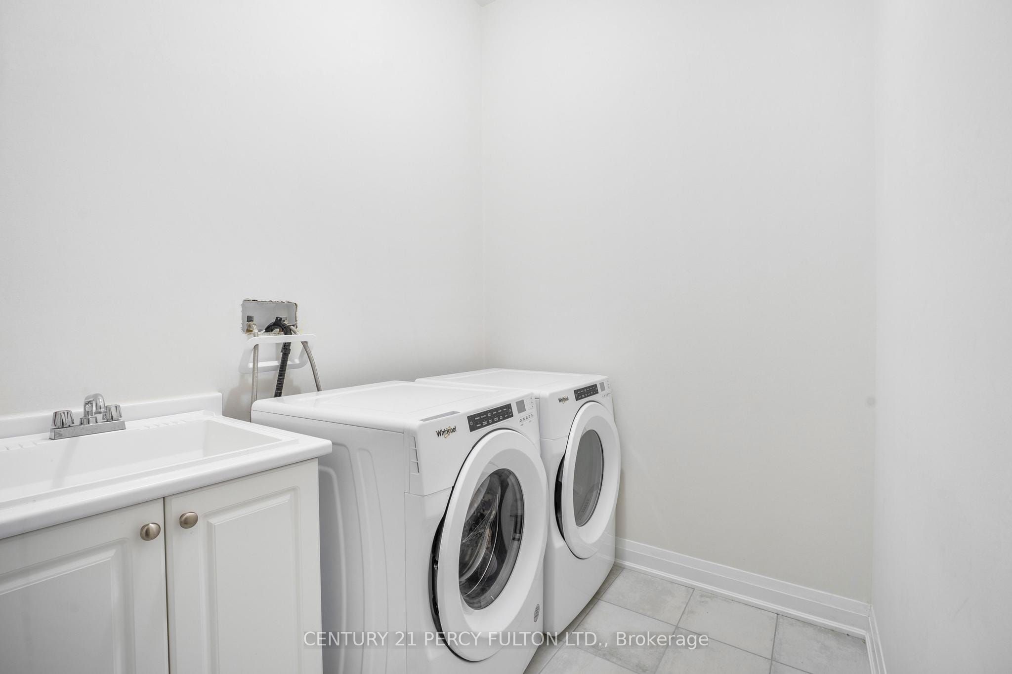 343 Northglen Boulevard W Property Photo 6