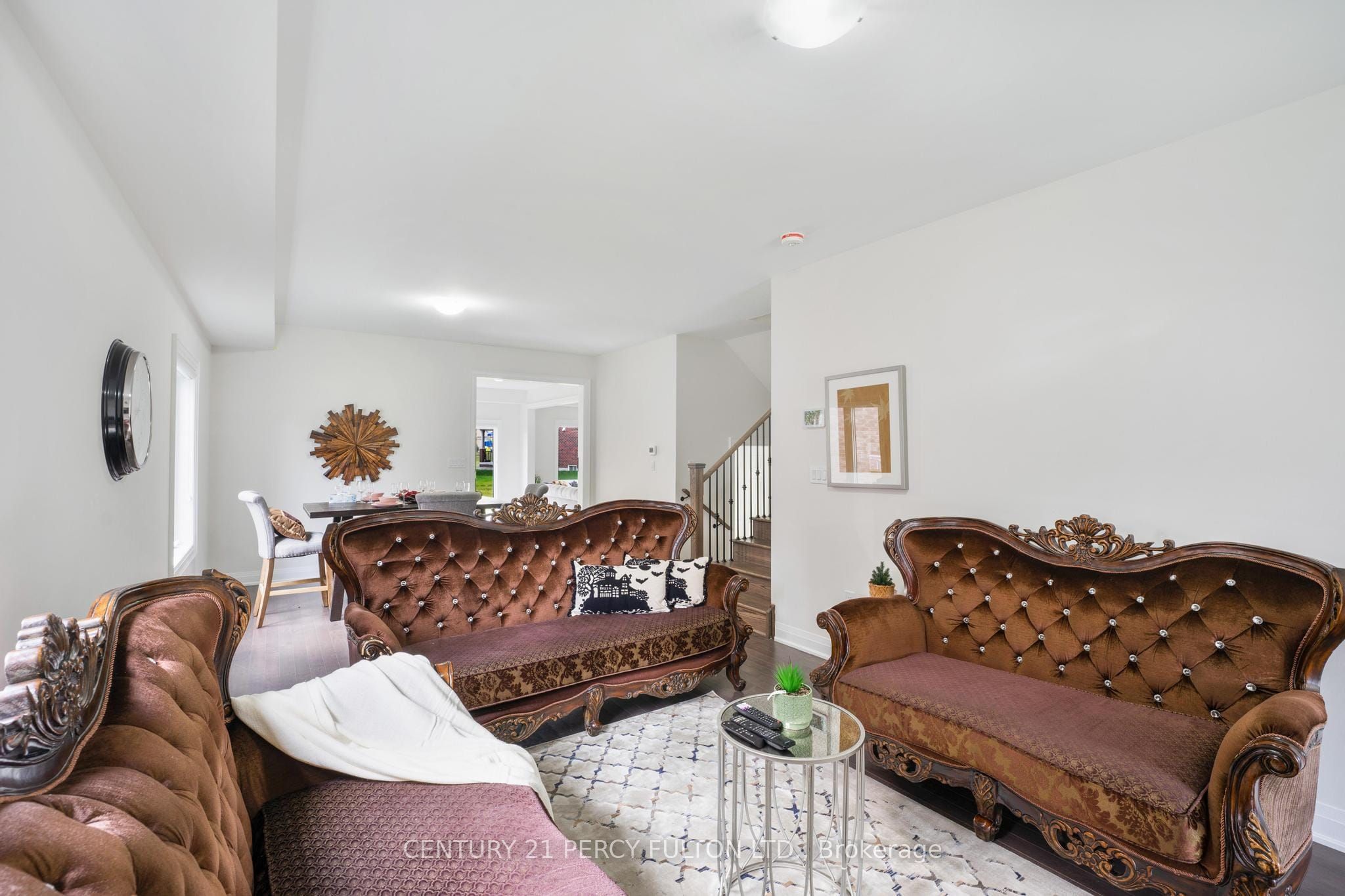343 Northglen Boulevard W Property Photo 7