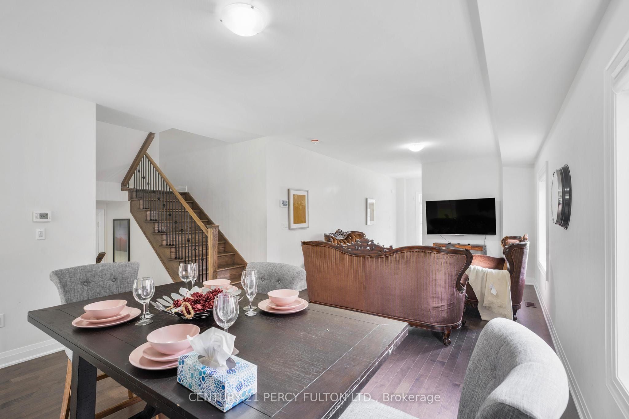 343 Northglen Boulevard W Property Photo 9