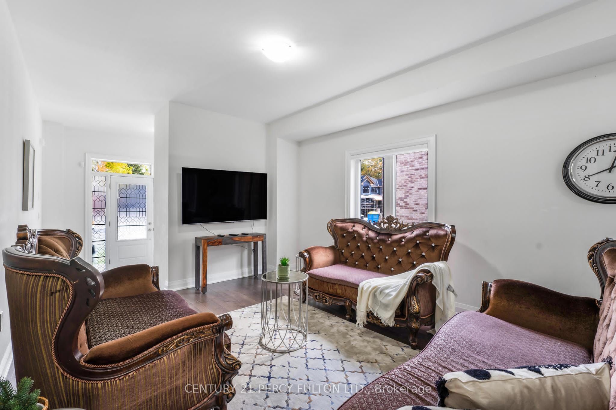 343 Northglen Boulevard W Property Photo 10