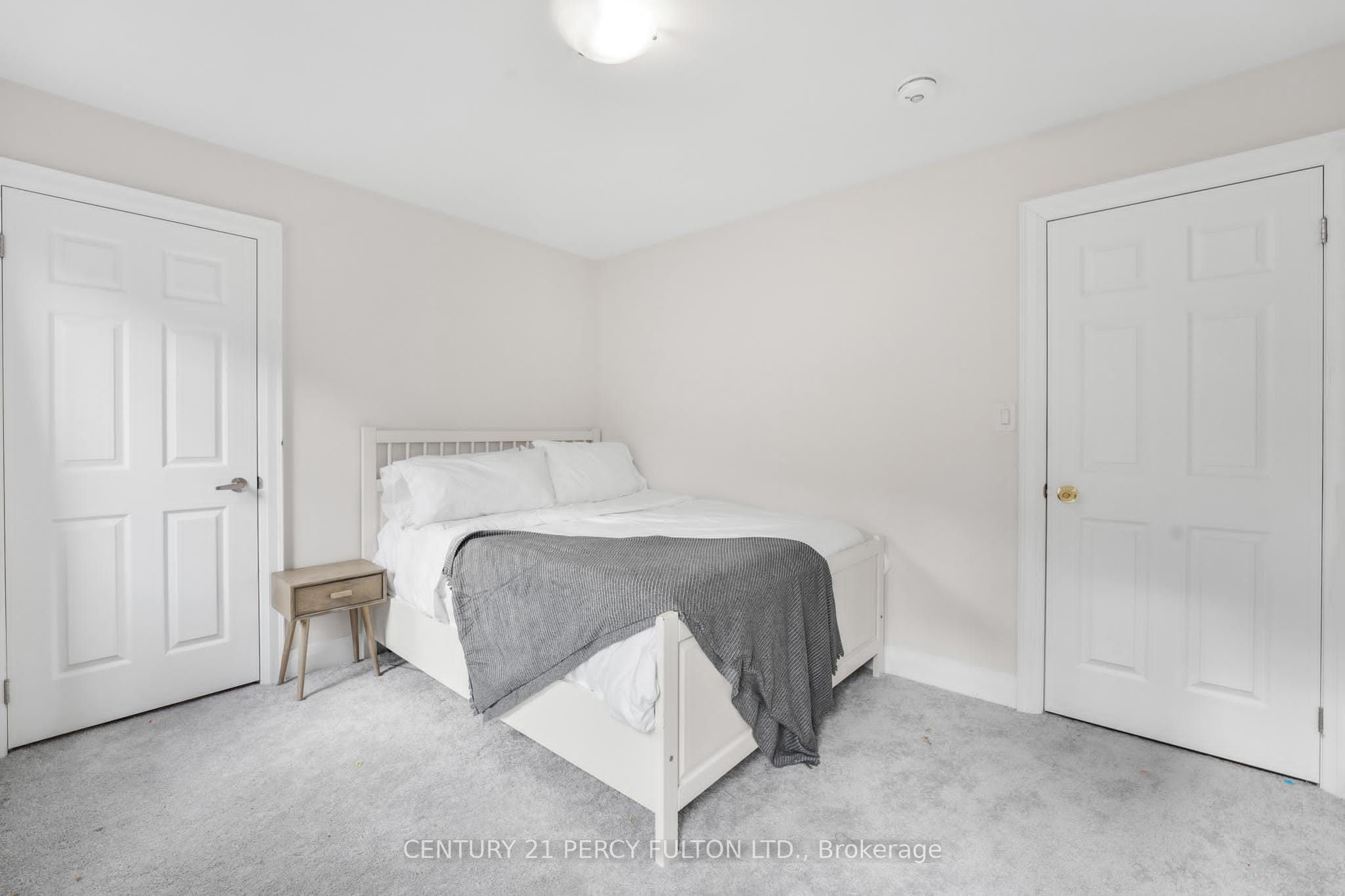 343 Northglen Boulevard W Property Photo 11