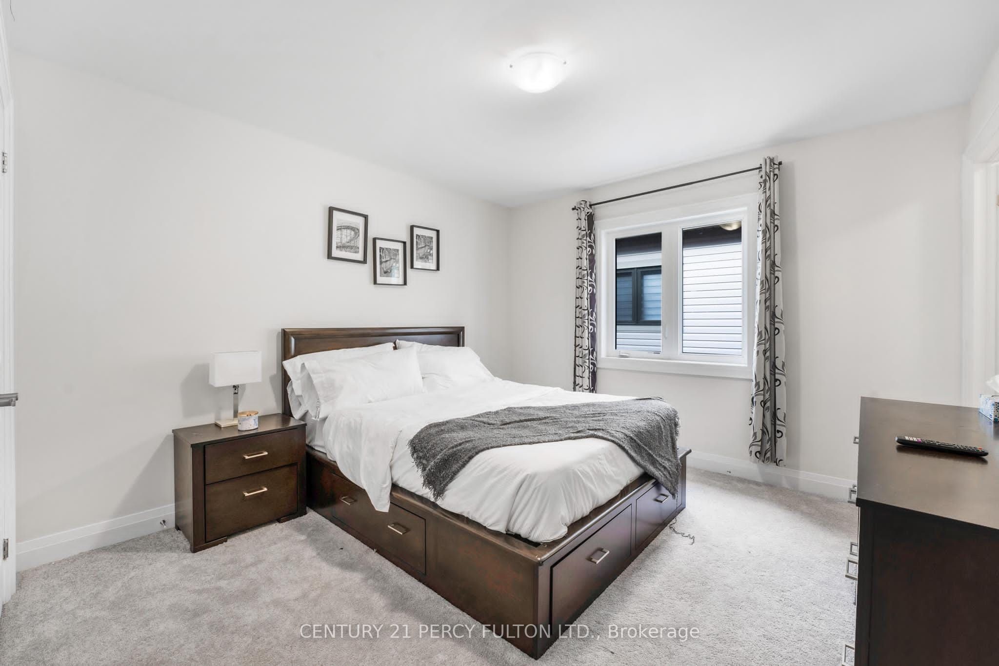 343 Northglen Boulevard W Property Photo 15