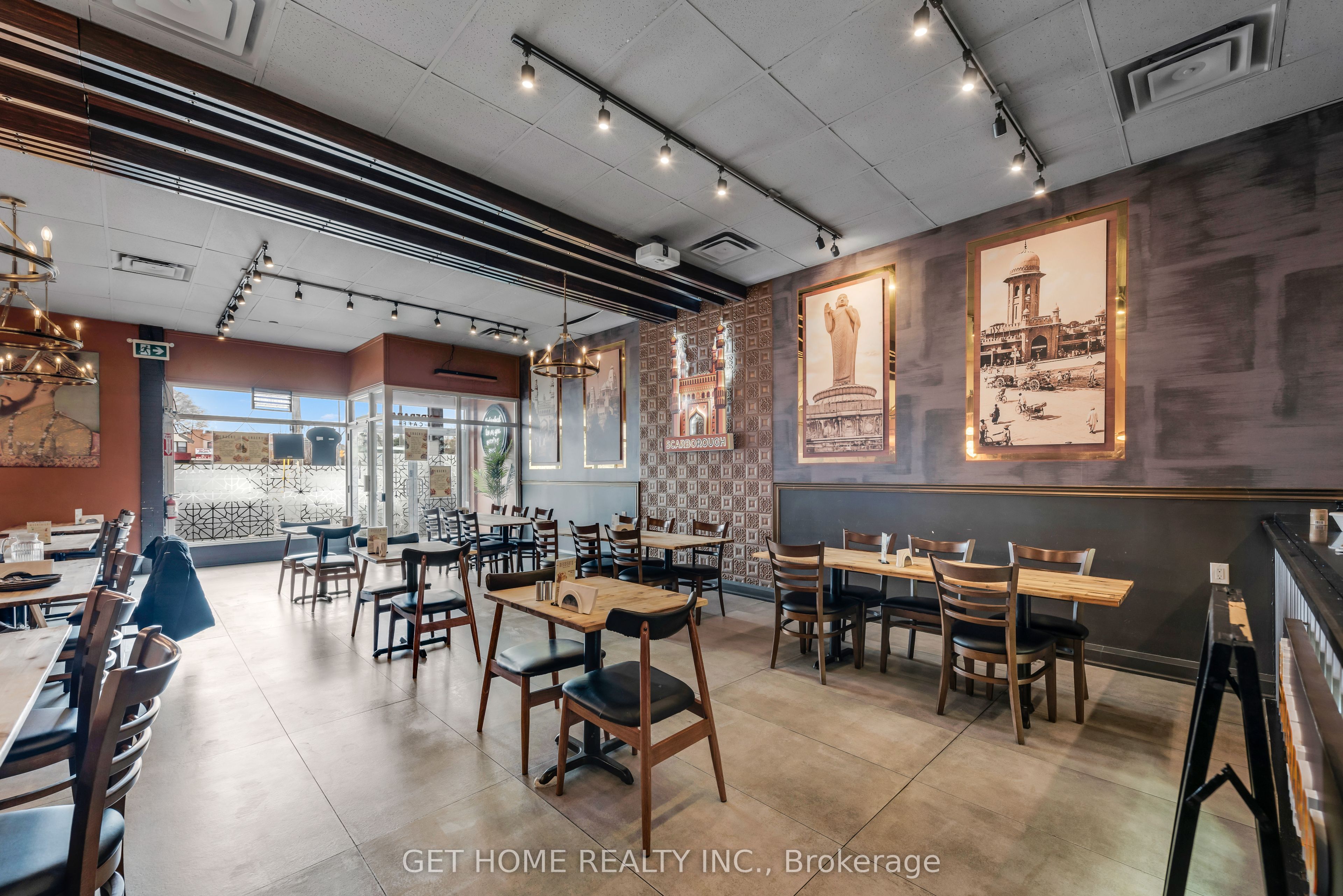 2606 Eglinton Avenue Property Photo 3