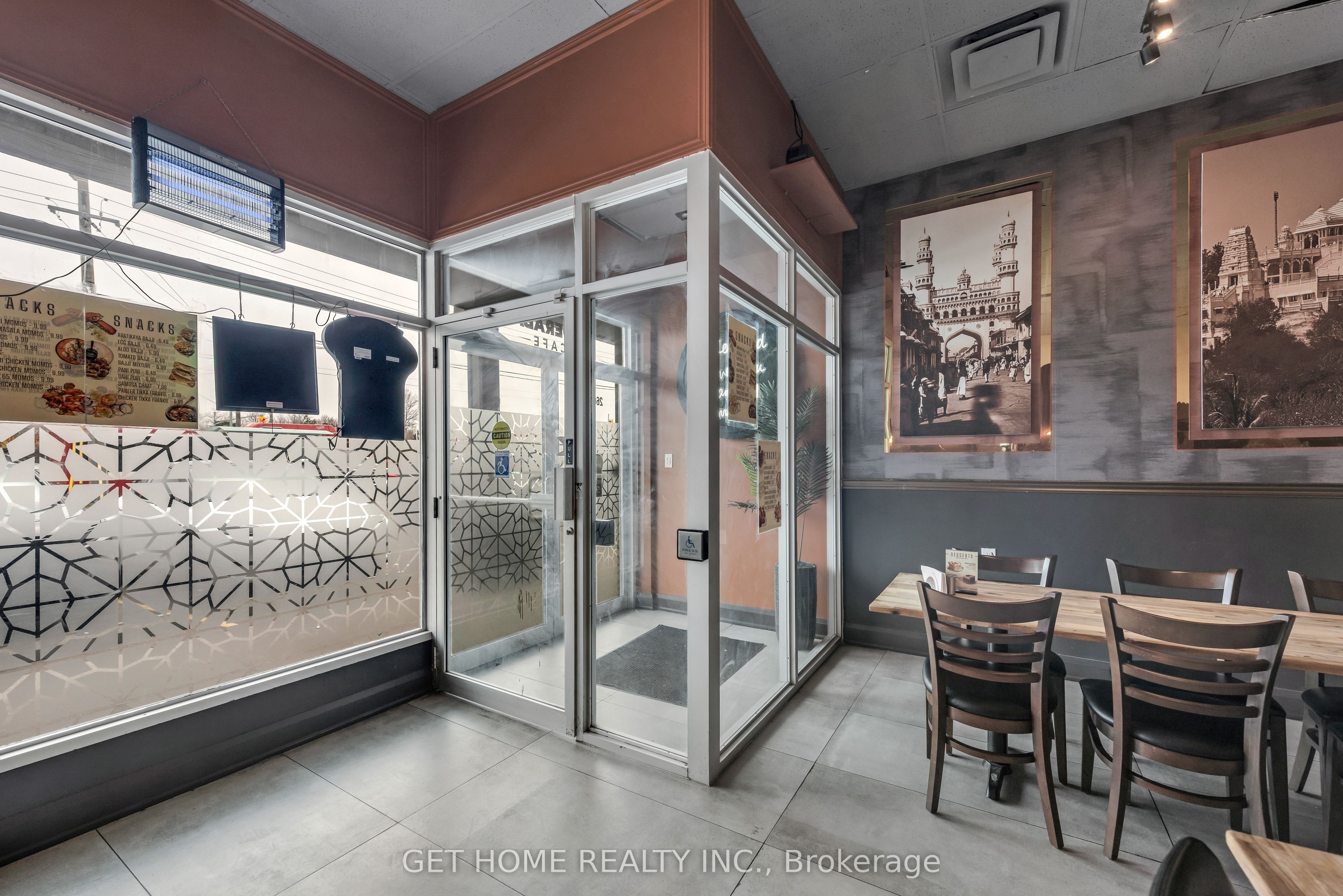2606 Eglinton Avenue Property Photo 6