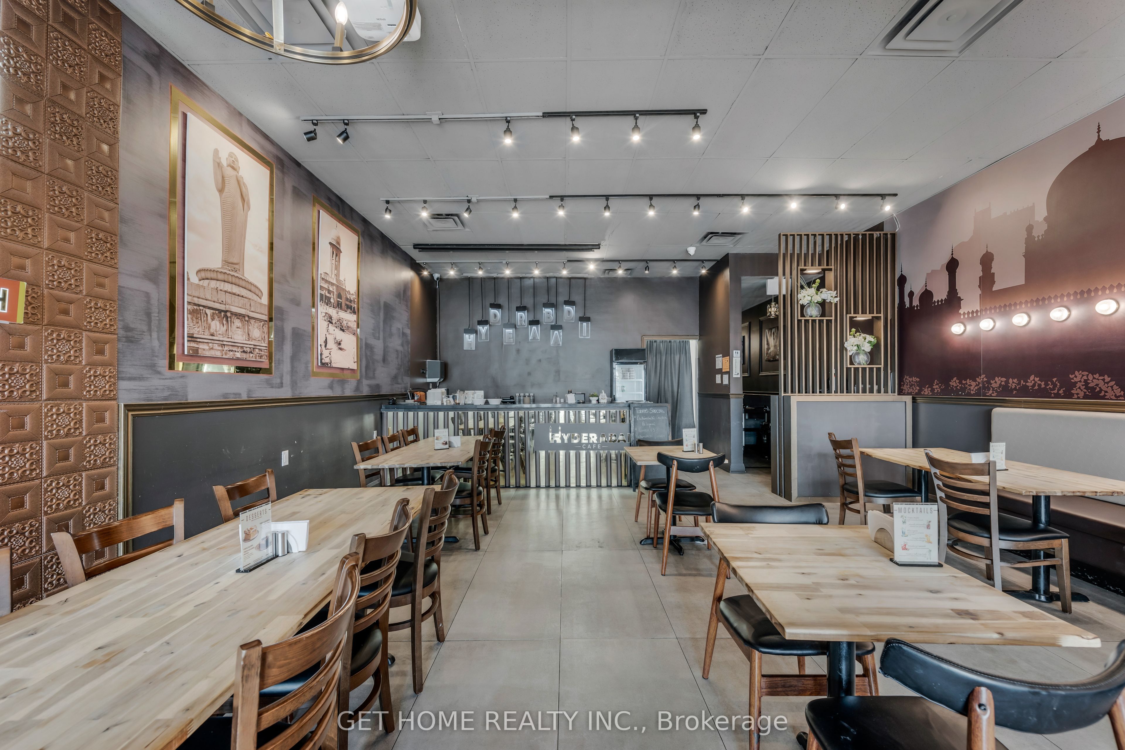 2606 Eglinton Avenue Property Photo 7