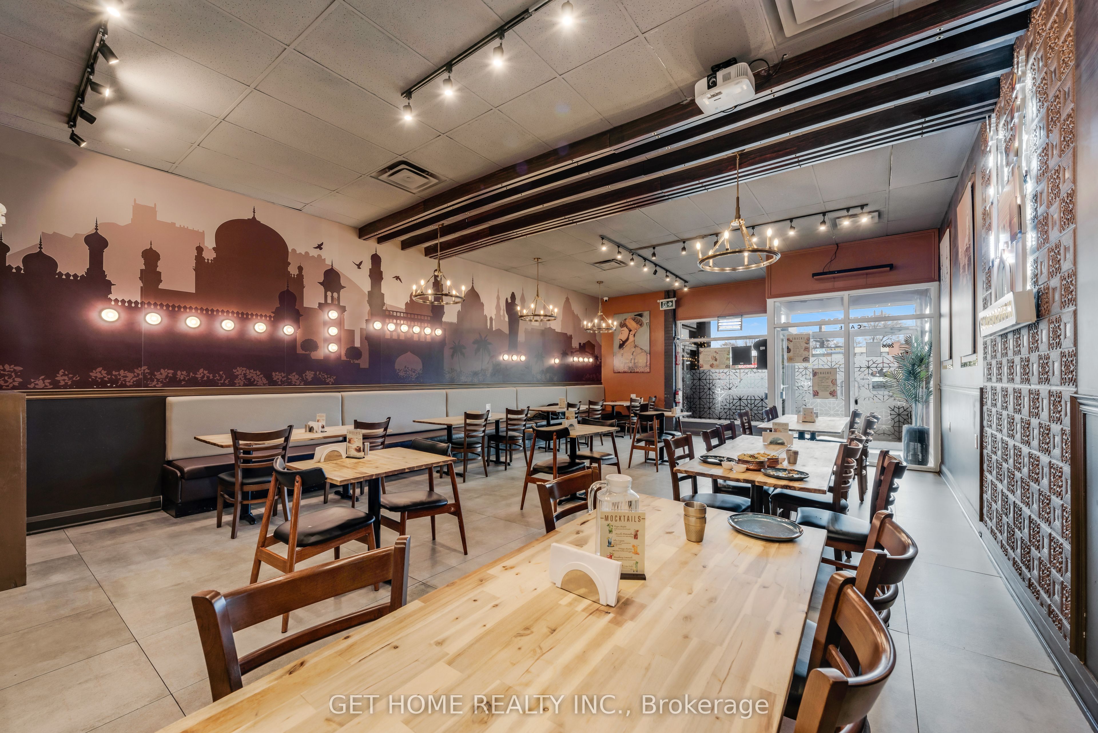2606 Eglinton Avenue Property Photo 10
