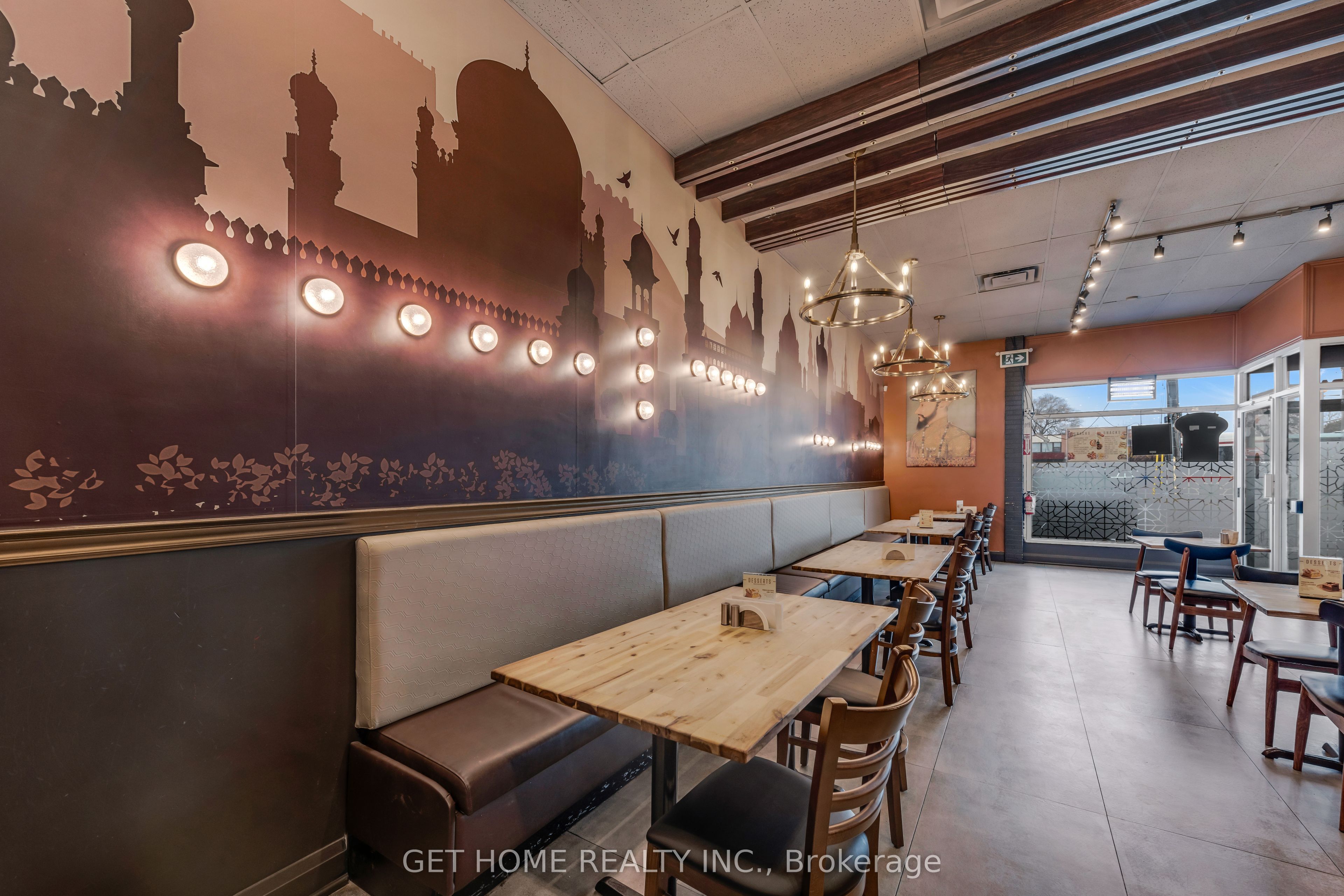 2606 Eglinton Avenue Property Photo 11