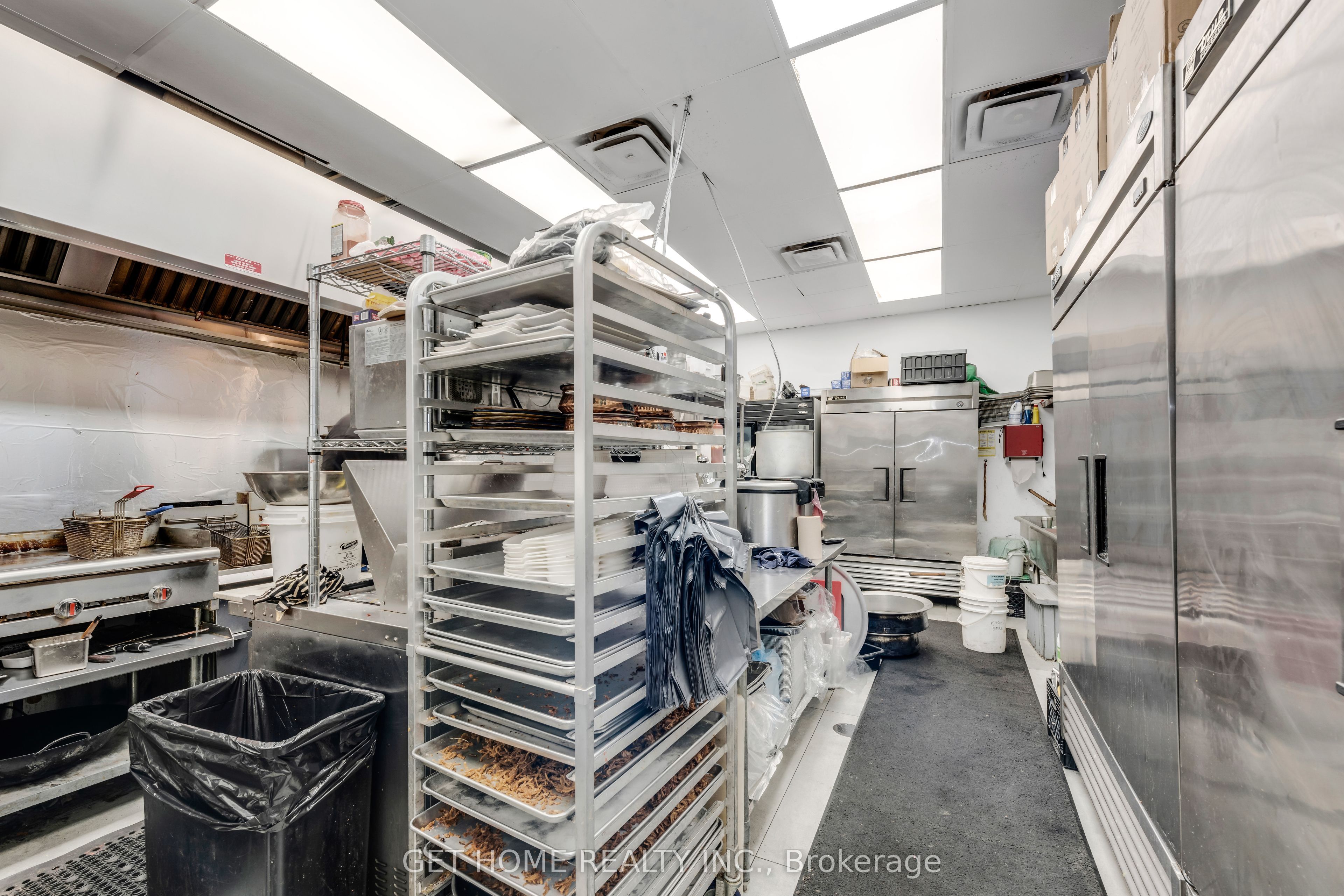 2606 Eglinton Avenue Property Photo 16