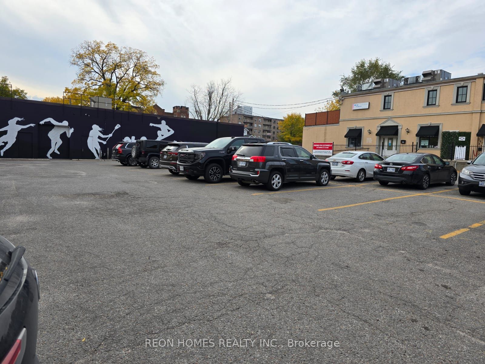 201 Dundas Street Property Photo 6