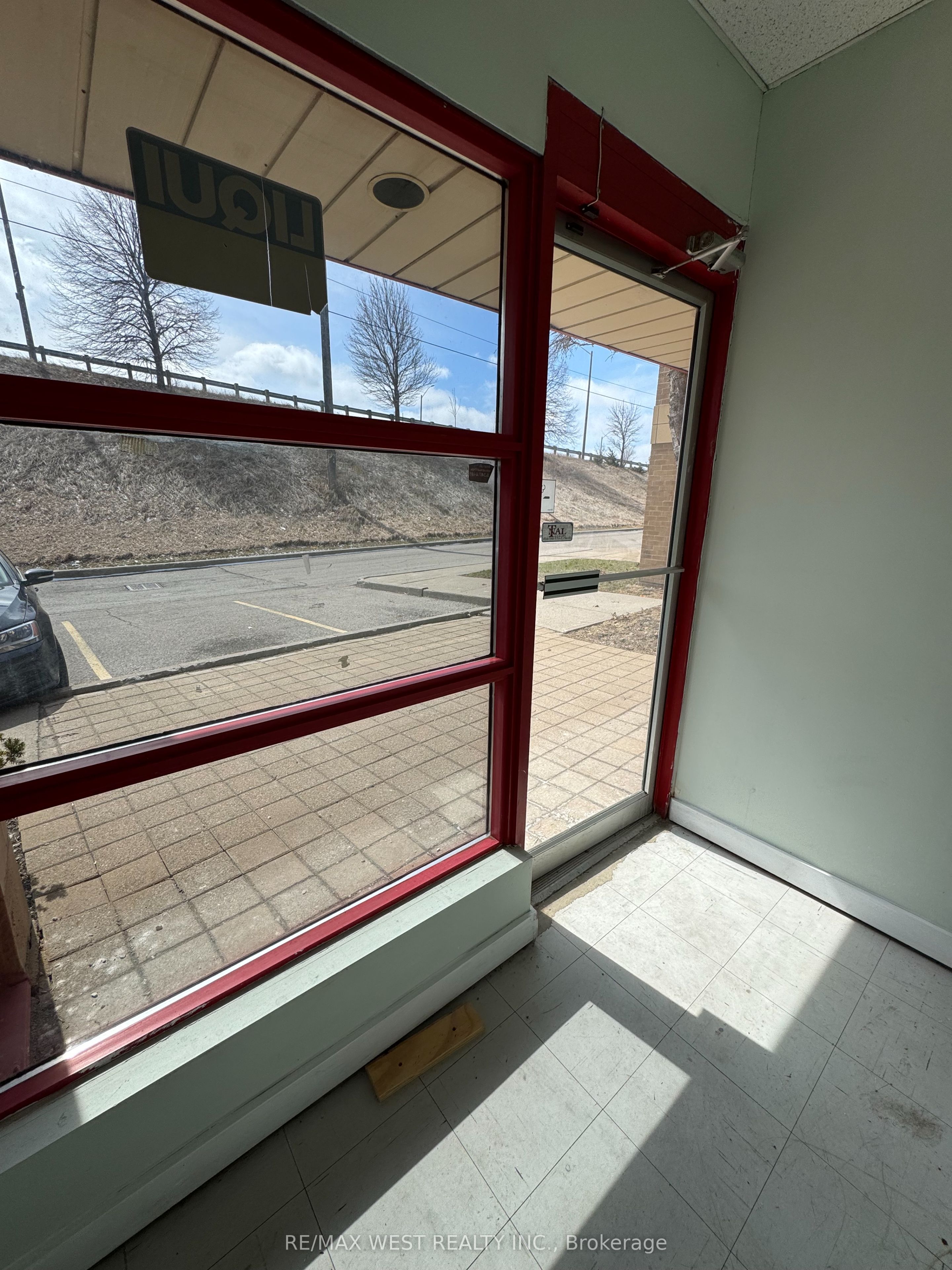 #34 - 5310 Finch Avenue Property Photo 4