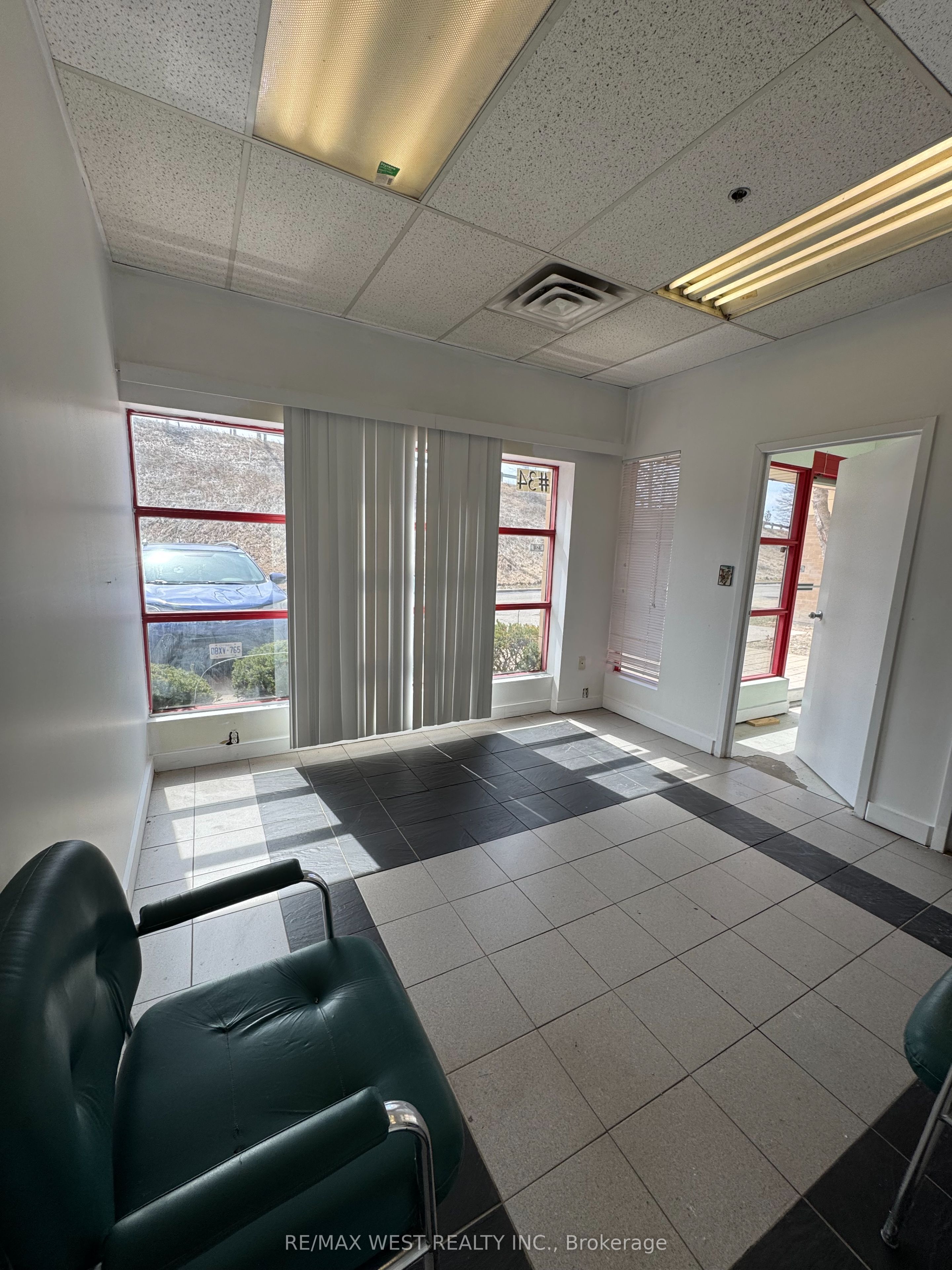#34 - 5310 Finch Avenue Property Photo 5