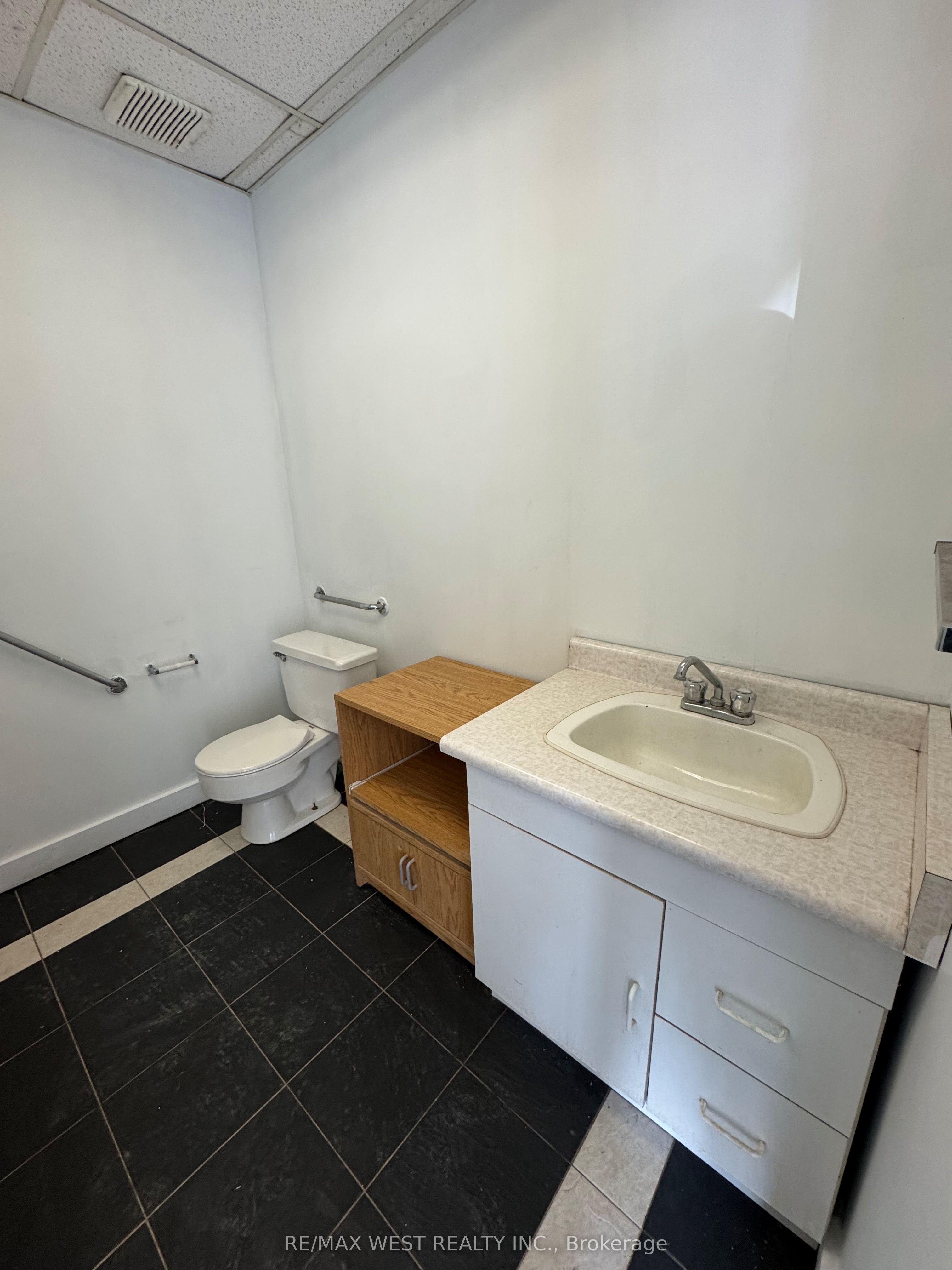 #34 - 5310 Finch Avenue Property Photo 6
