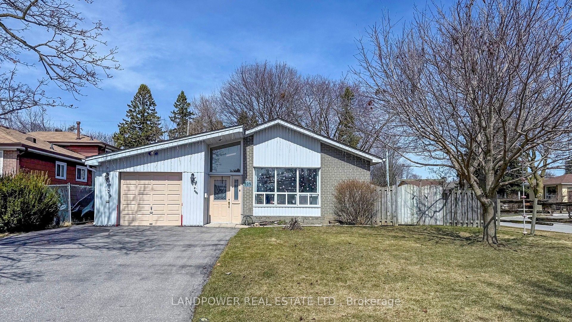 825 Naroch Boulevard Property Photo 1