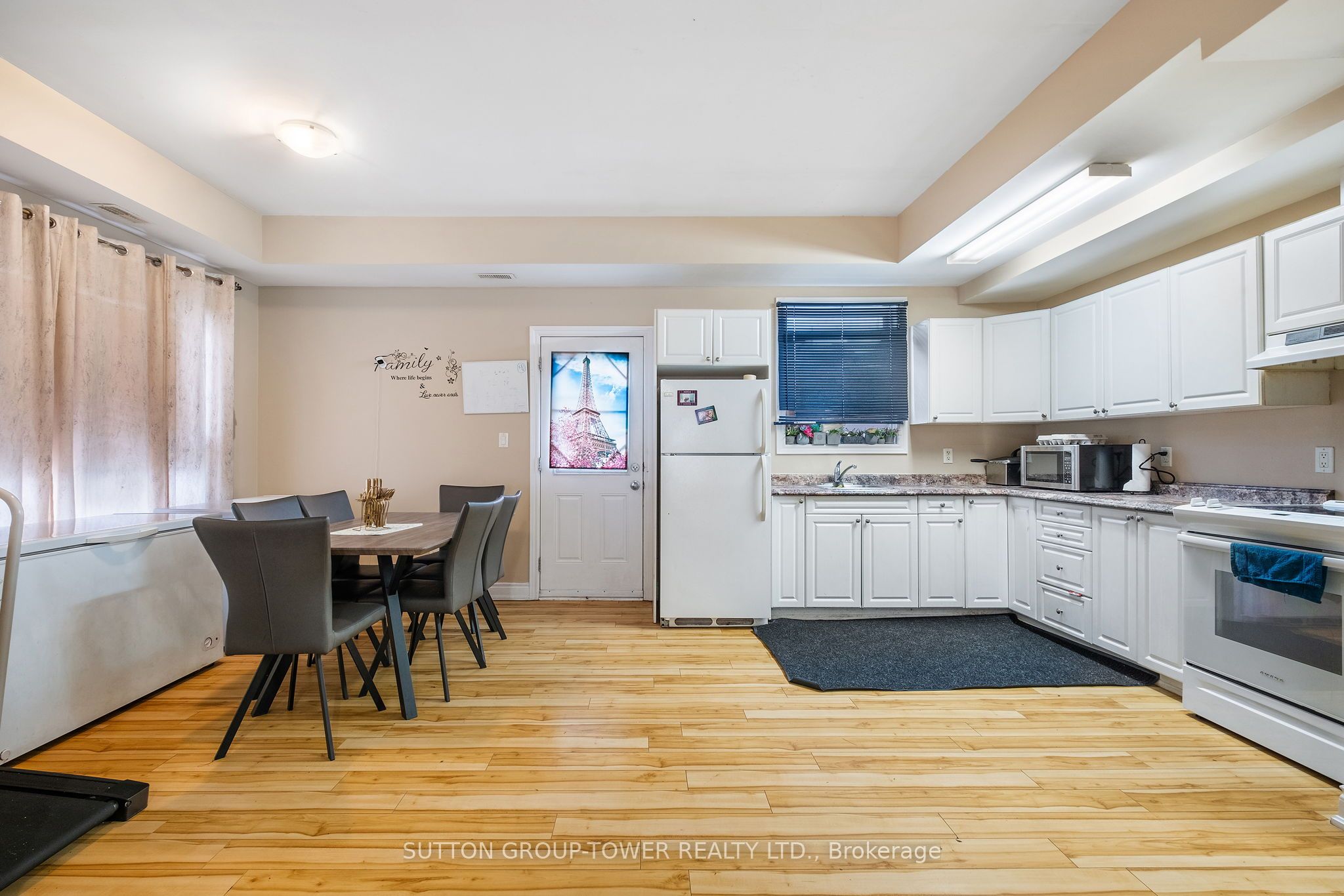 750 Albert Street Property Photo 6