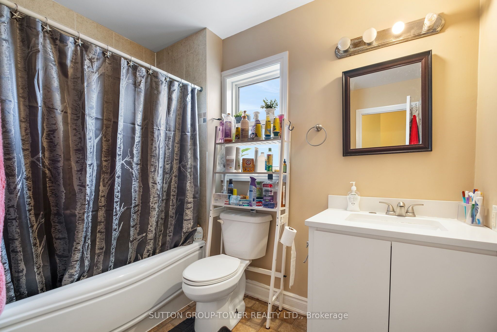 750 Albert Street Property Photo 10