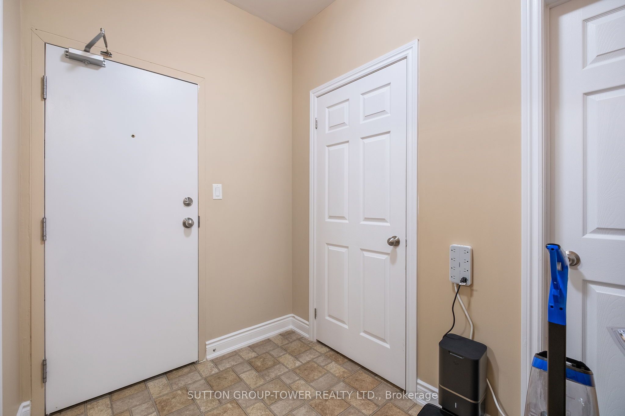 750 Albert Street Property Photo 25