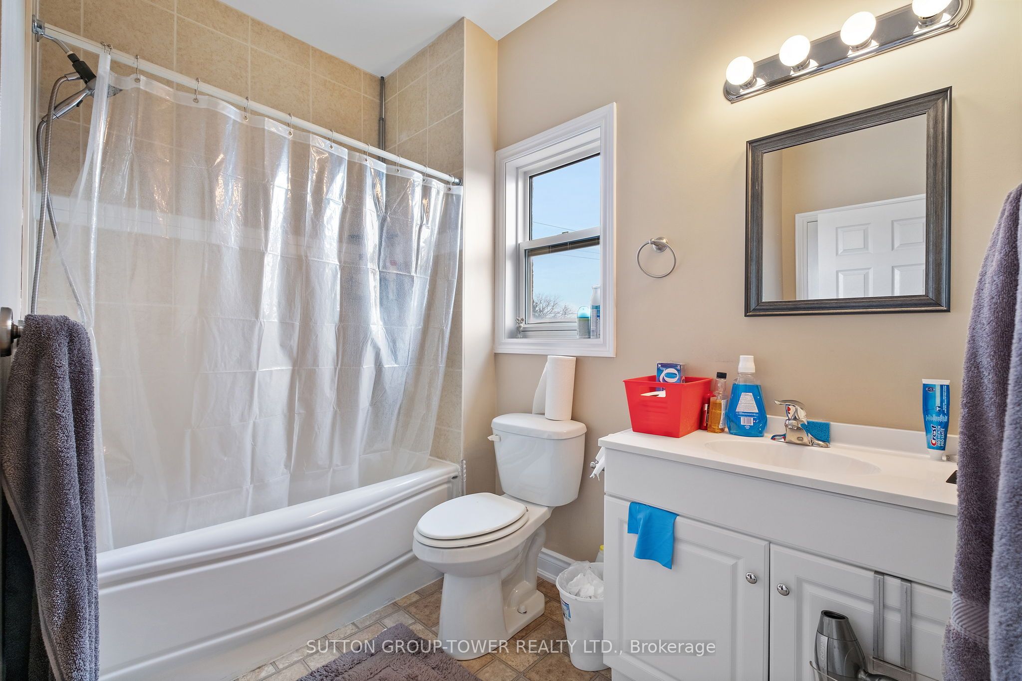 750 Albert Street Property Photo 29