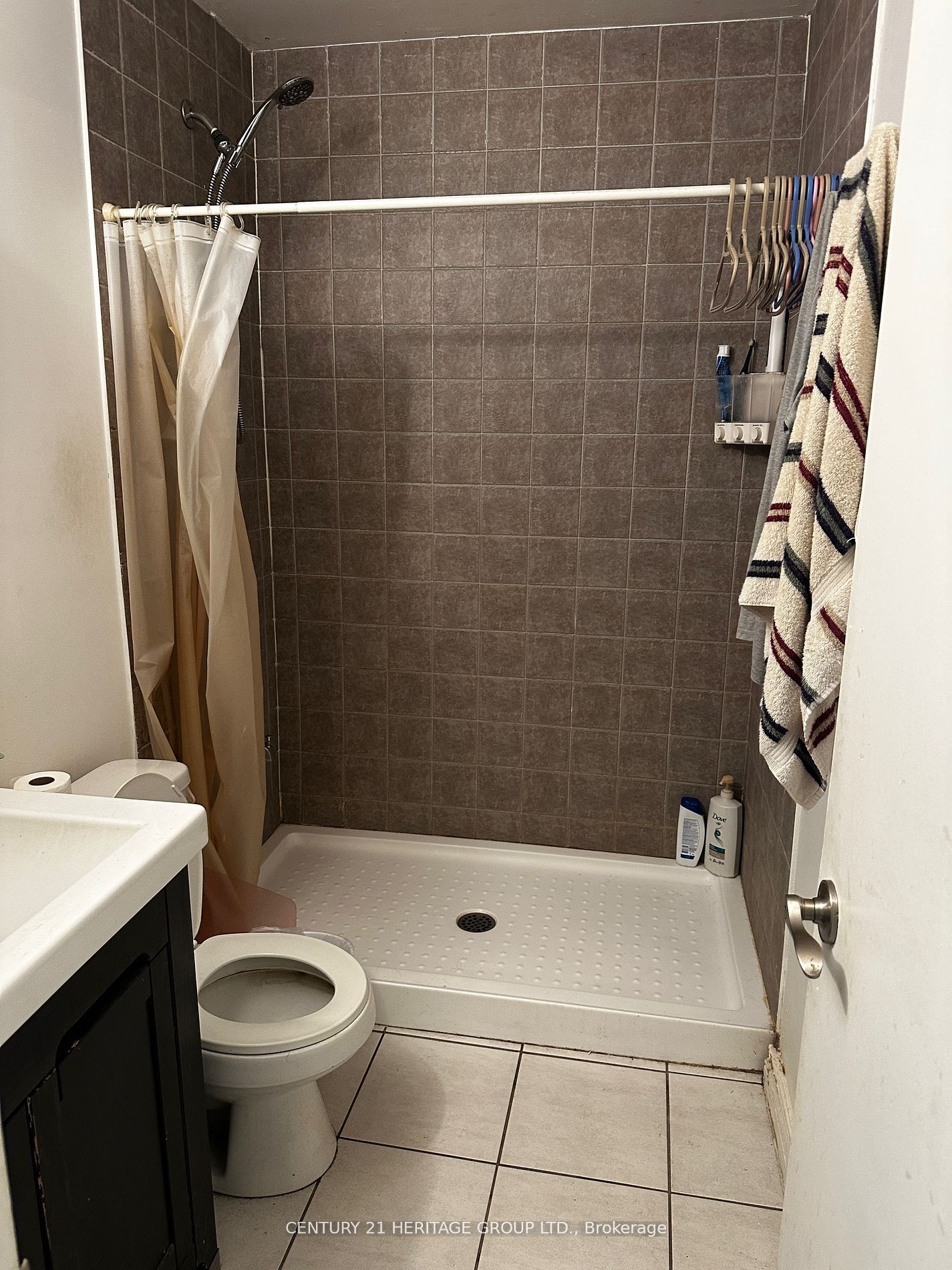 612 Gerrard Street Property Photo 4
