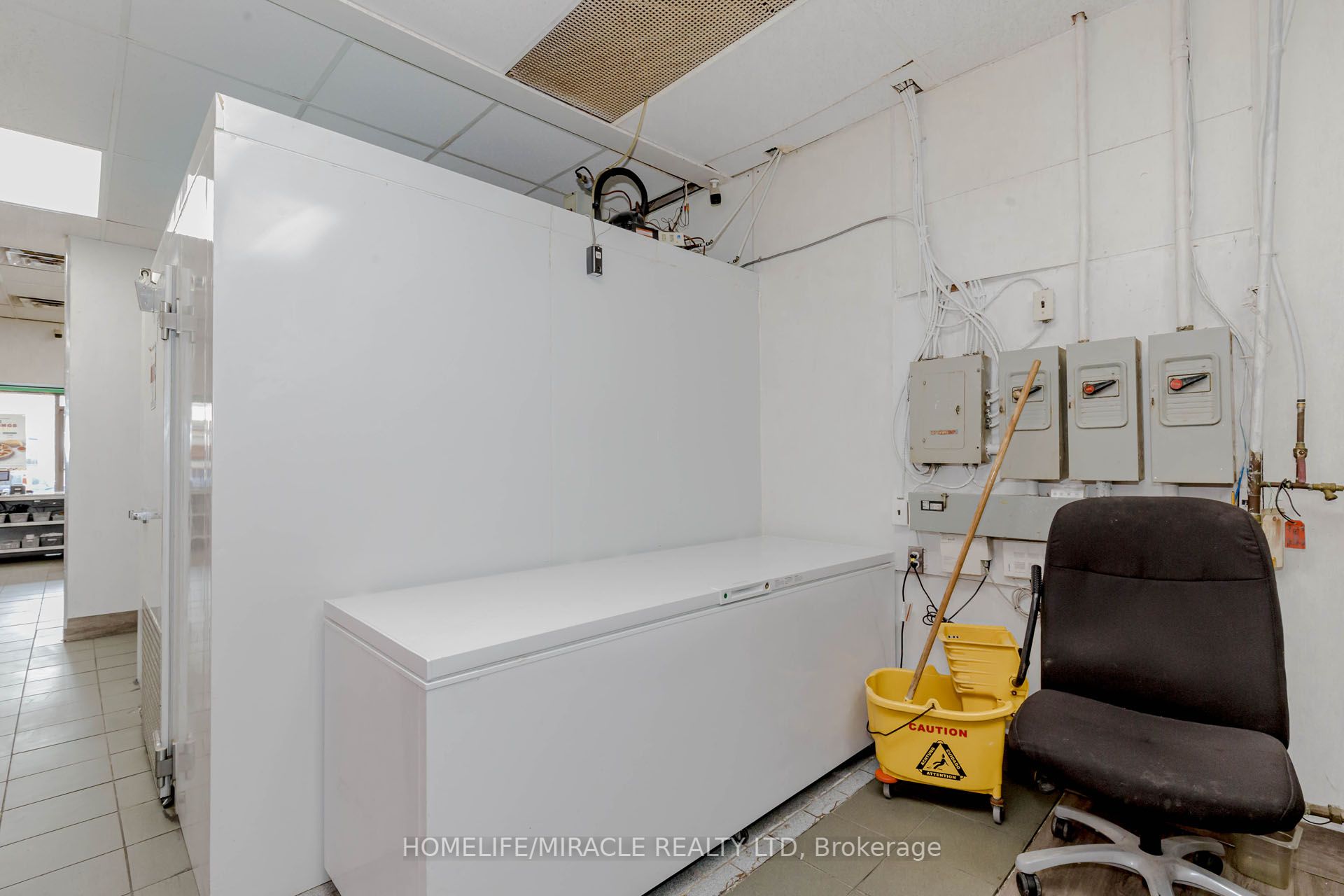 ##1 - 2372 Eglinton Avenue Property Photo 27
