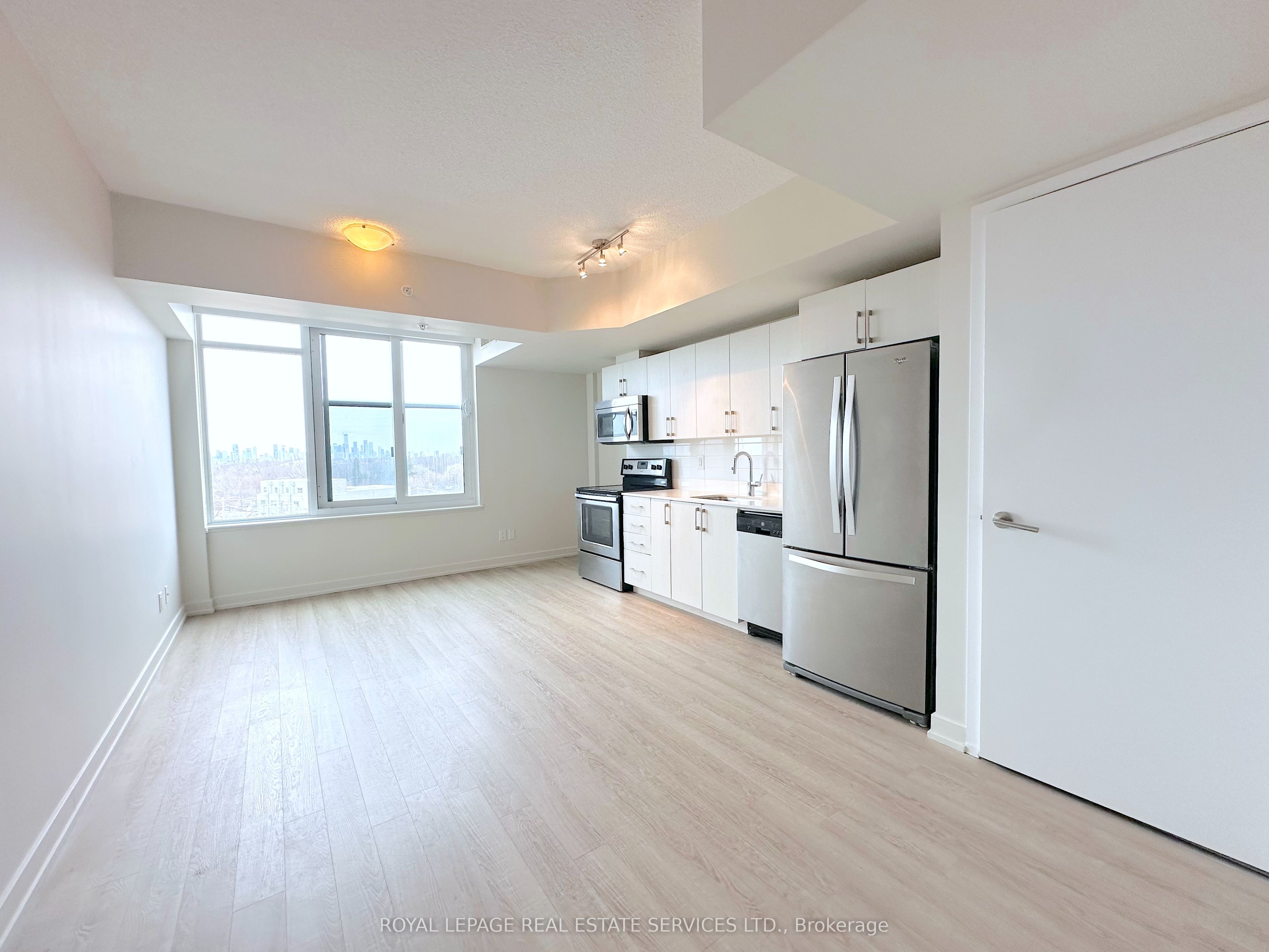 #603 - 763 Woodbine Avenue Property Photo 3