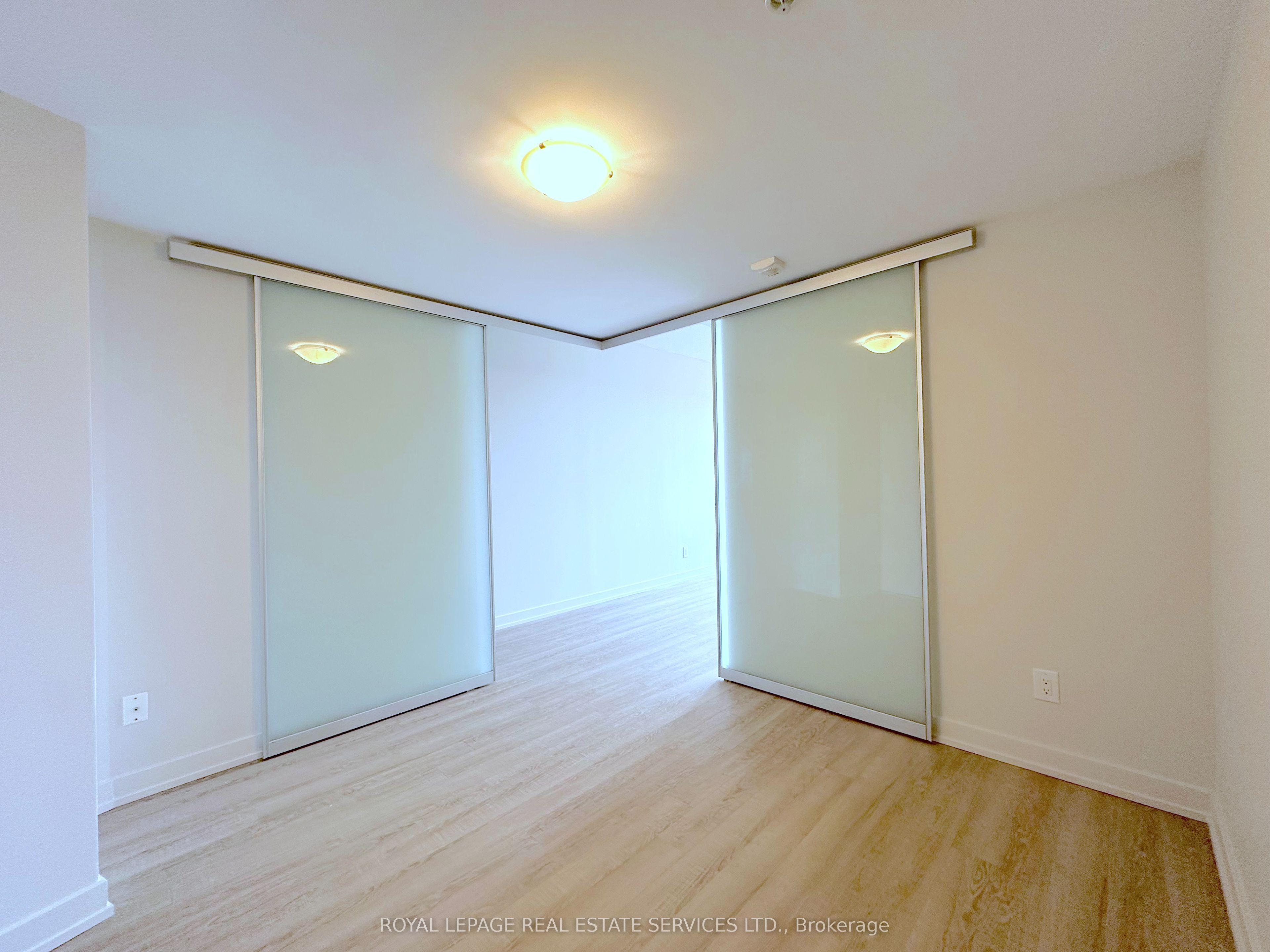 #603 - 763 Woodbine Avenue Property Photo 7