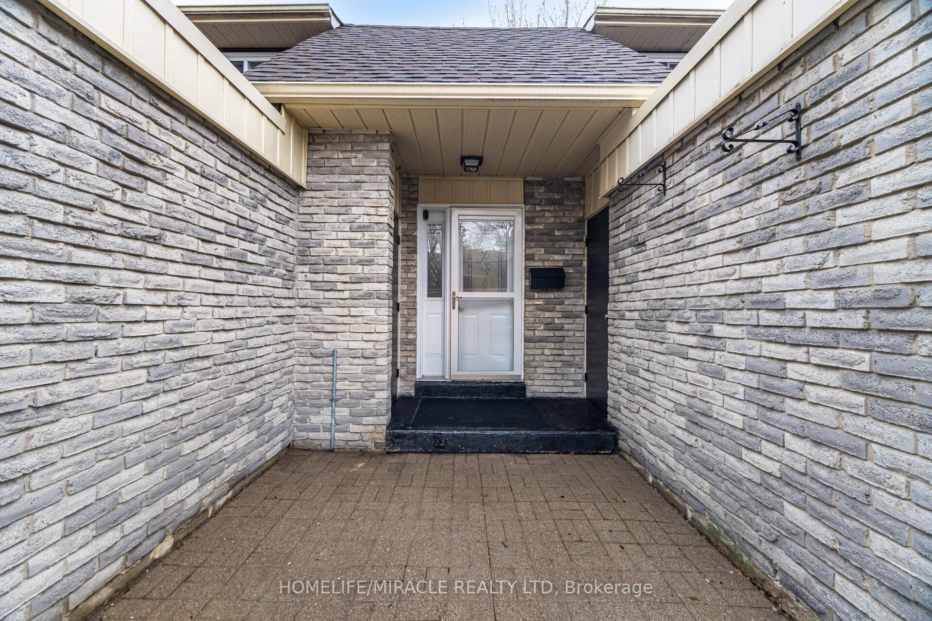 #70 - 341 Military Trail Property Photo 4