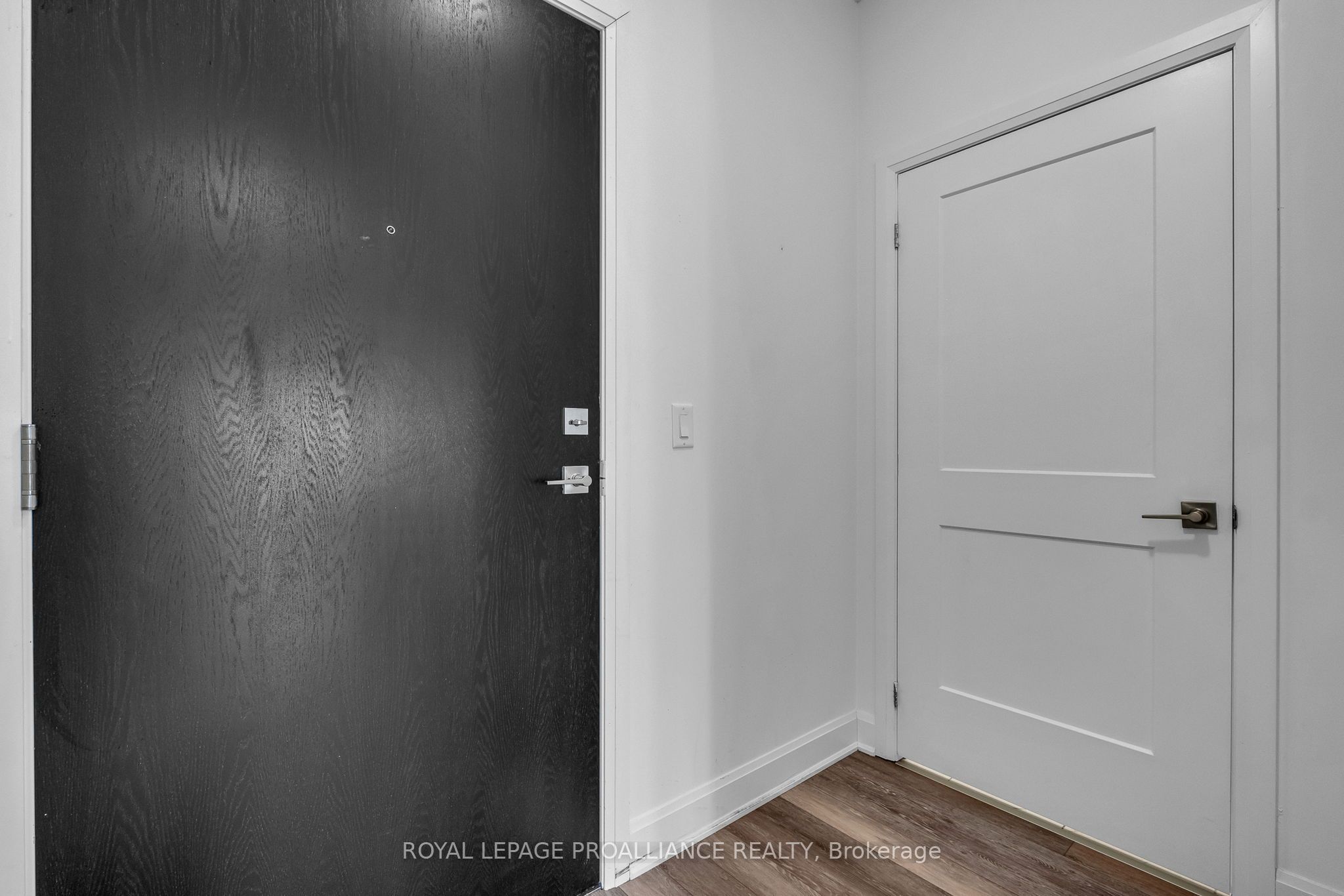 50 Lakebreeze Drive 221 Property Photo 8