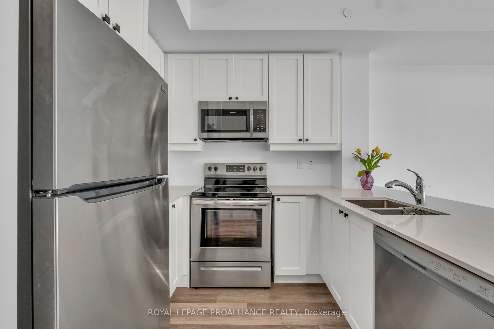 50 Lakebreeze Drive 221 Property Photo 10