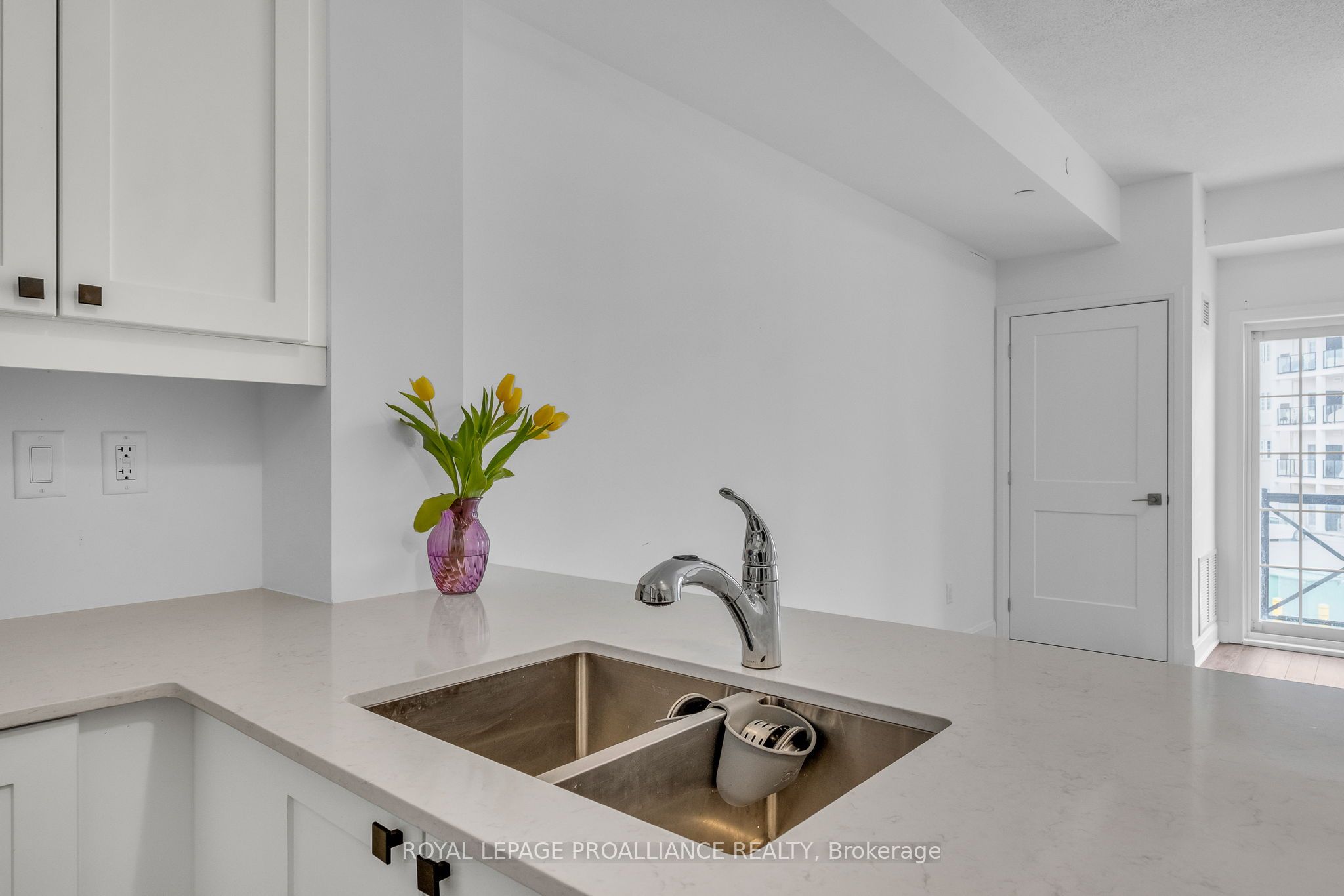 50 Lakebreeze Drive 221 Property Photo 13