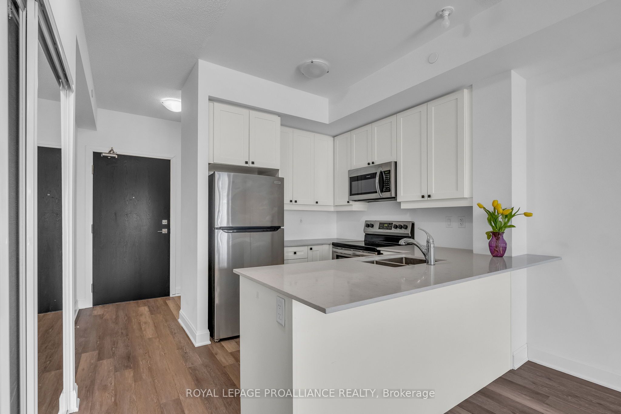 50 Lakebreeze Drive 221 Property Photo 15