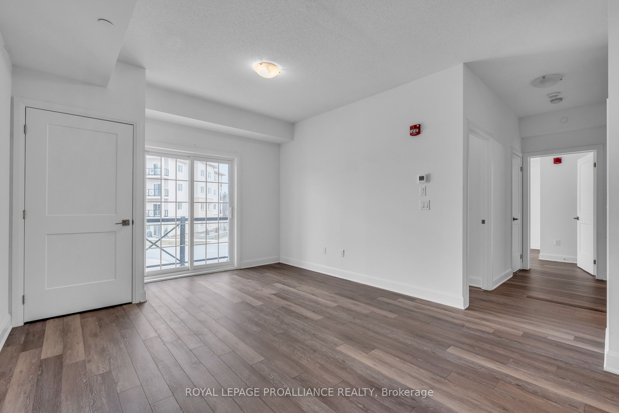 50 Lakebreeze Drive 221 Property Photo 18
