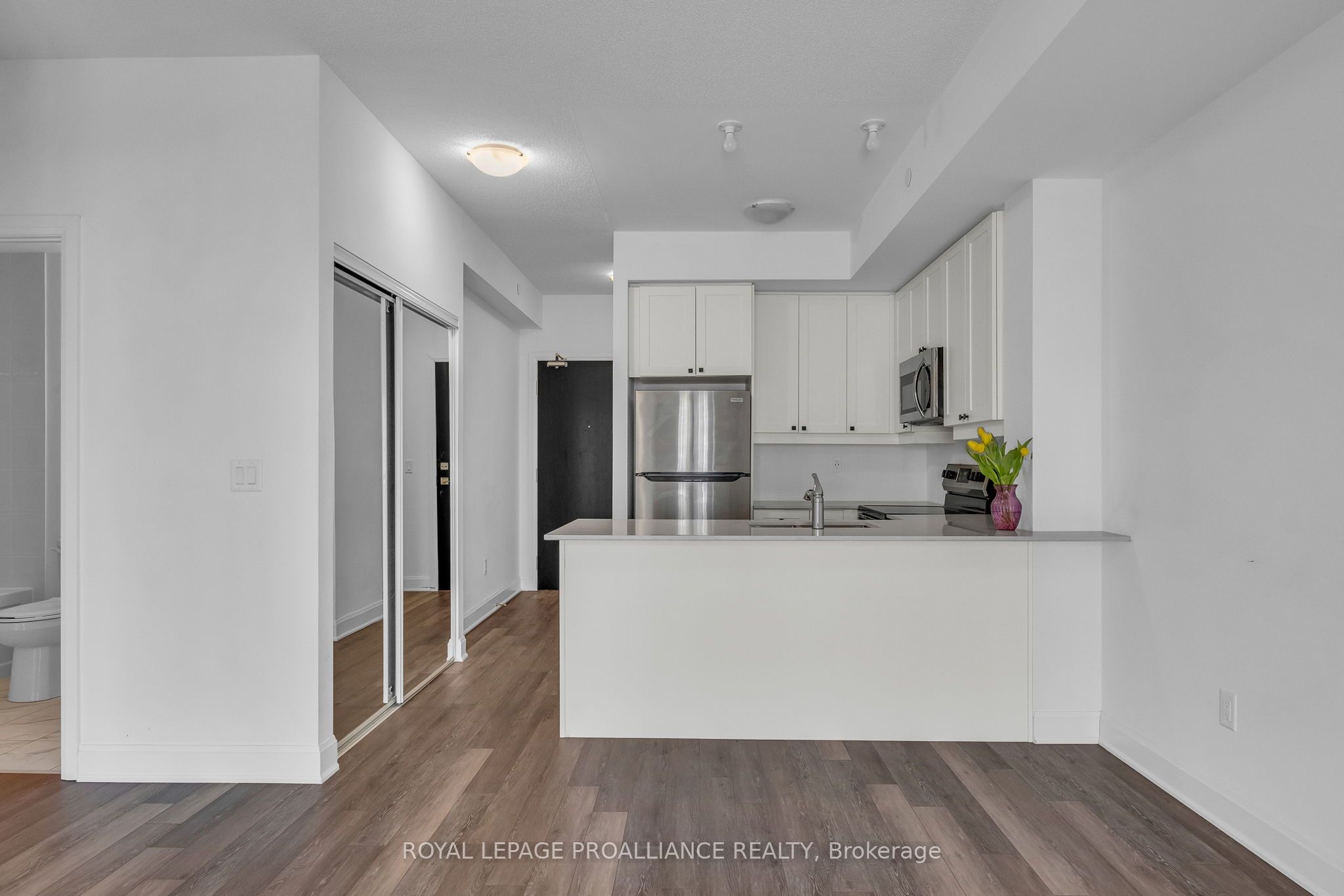 50 Lakebreeze Drive 221 Property Photo 19