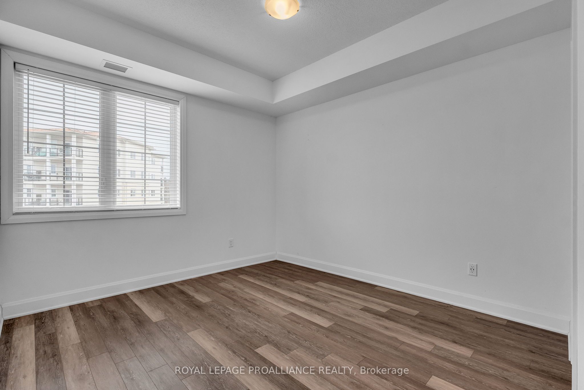 50 Lakebreeze Drive 221 Property Photo 25