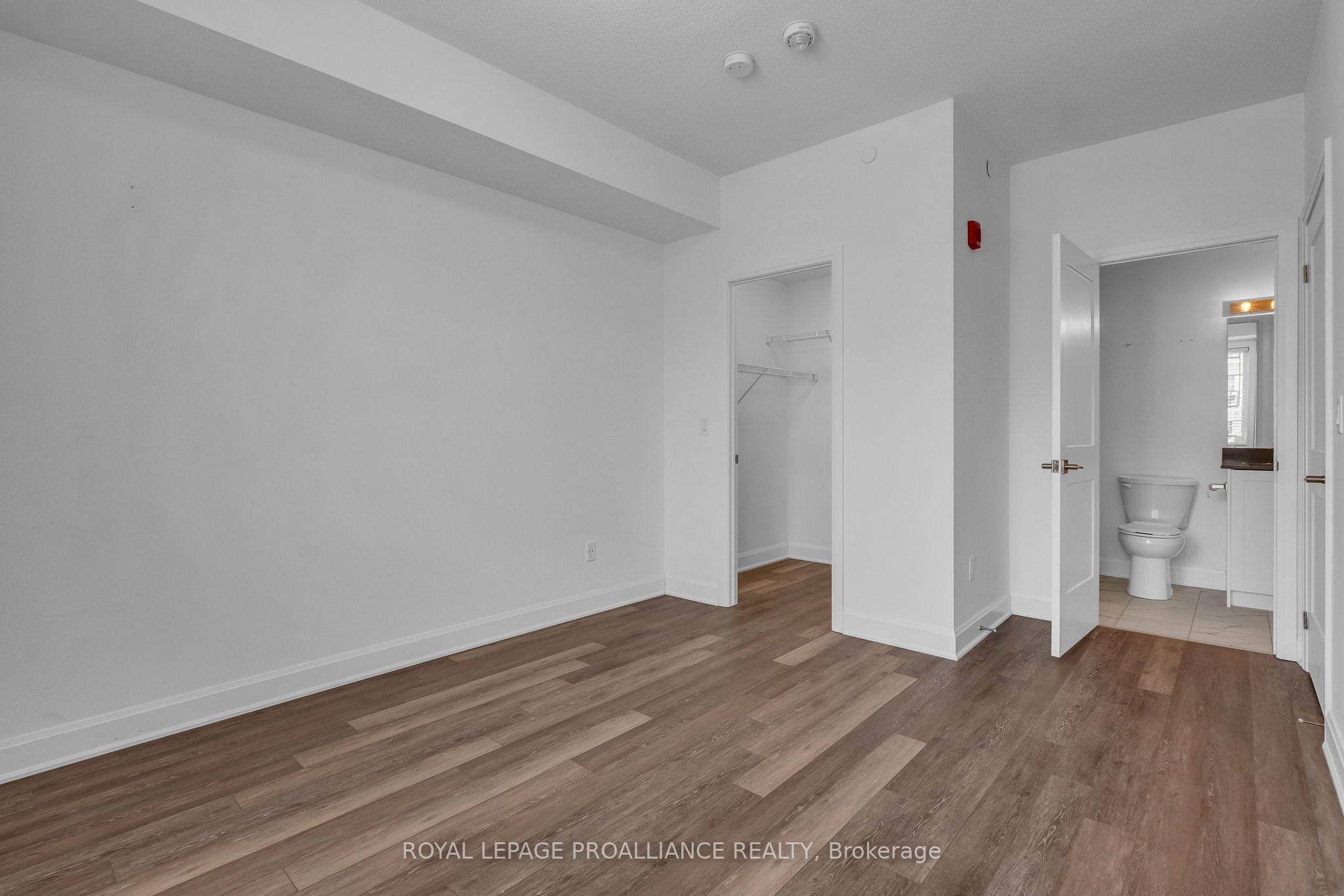 50 Lakebreeze Drive 221 Property Photo 26