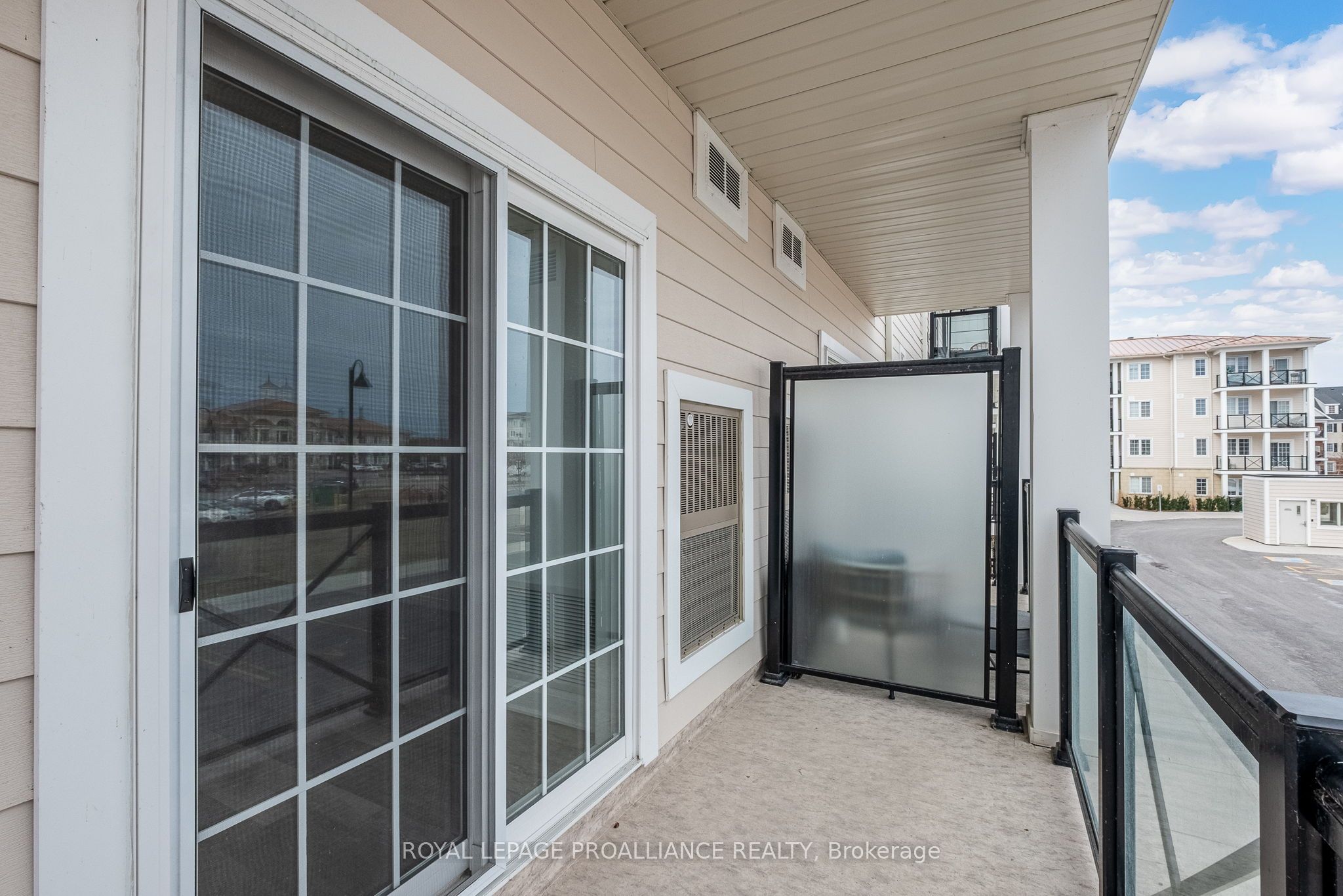 50 Lakebreeze Drive 221 Property Photo 28