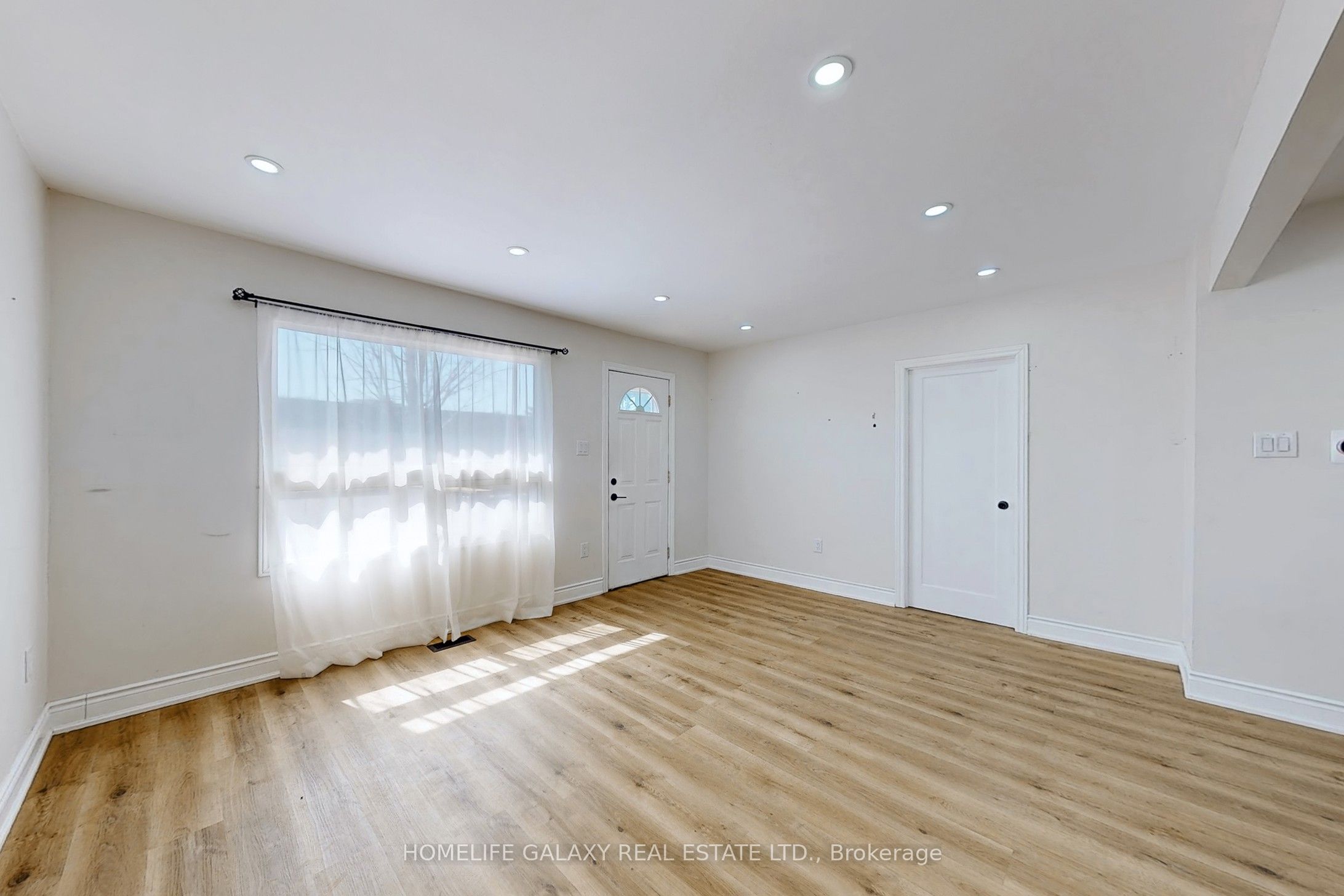 16 Queen St Property Photo 4