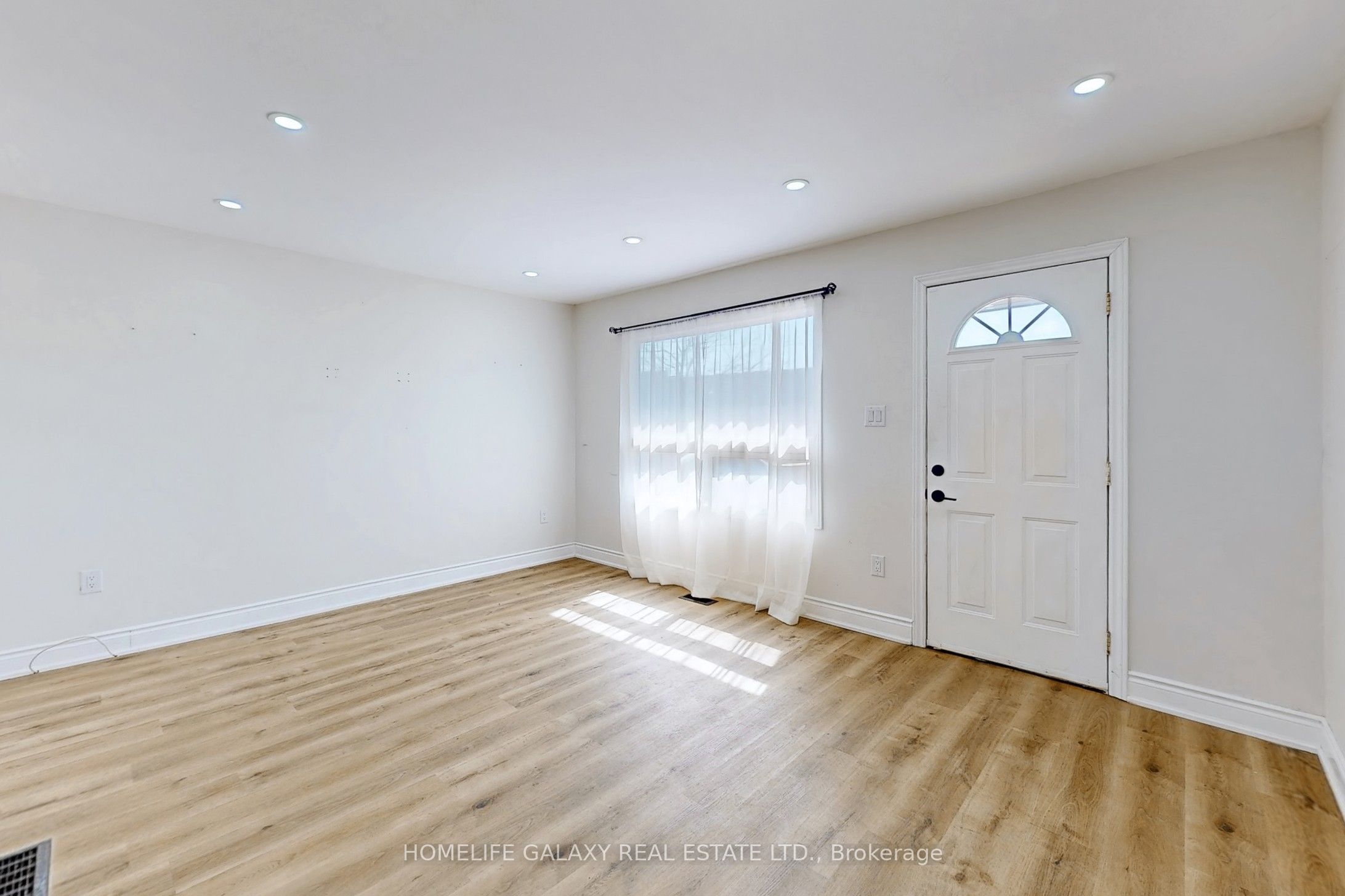 16 Queen St Property Photo 5