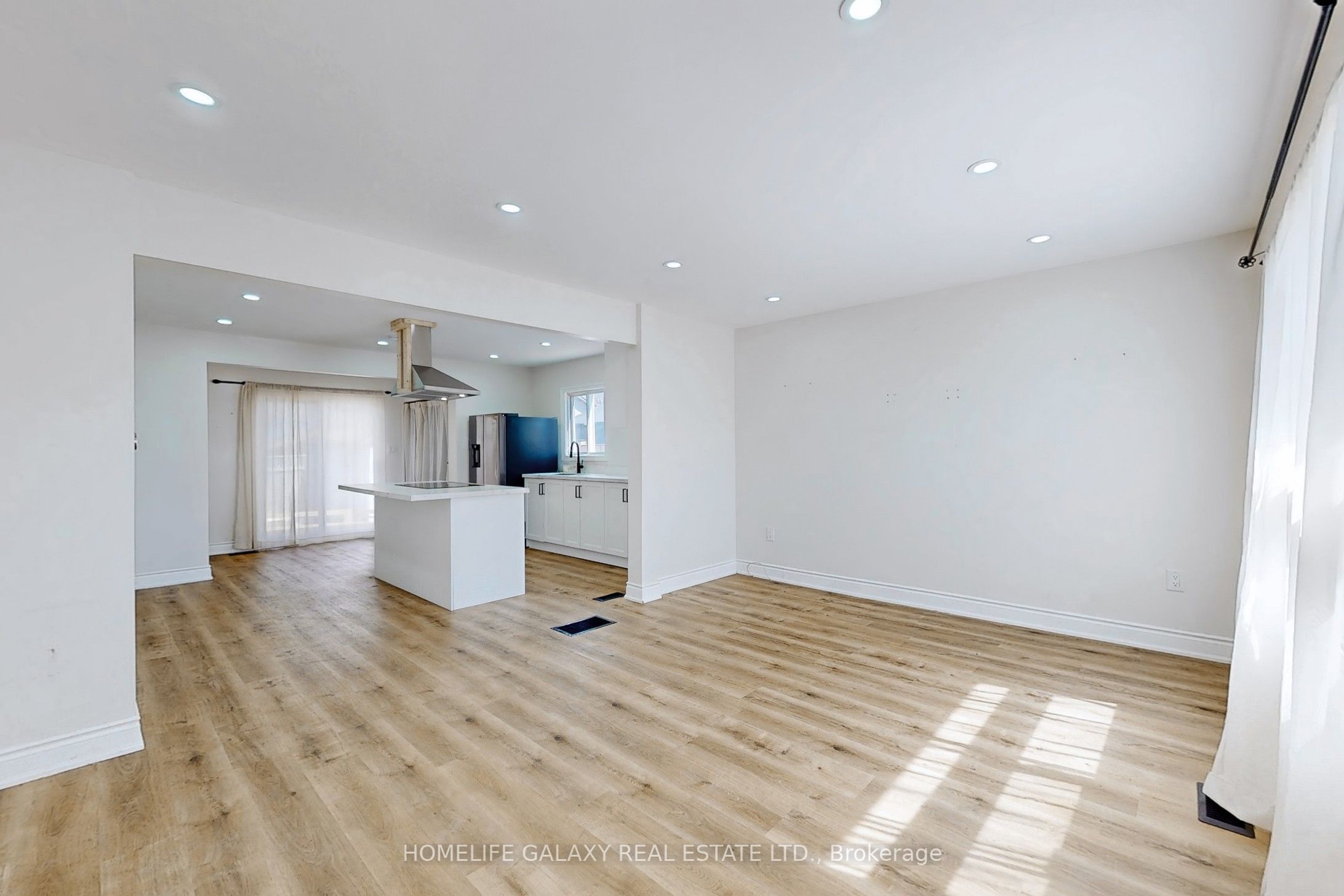 16 Queen St Property Photo 6