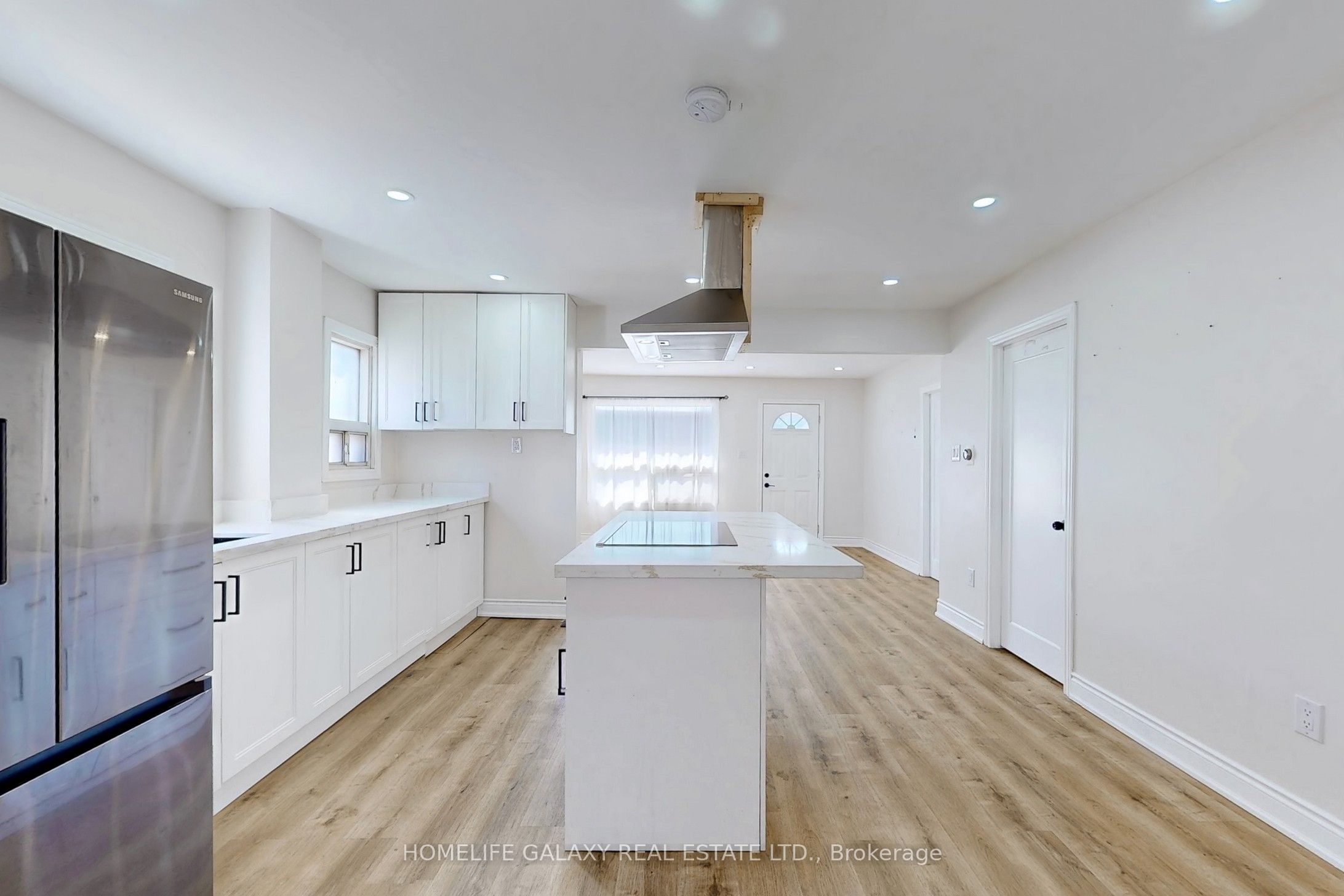 16 Queen St Property Photo 8