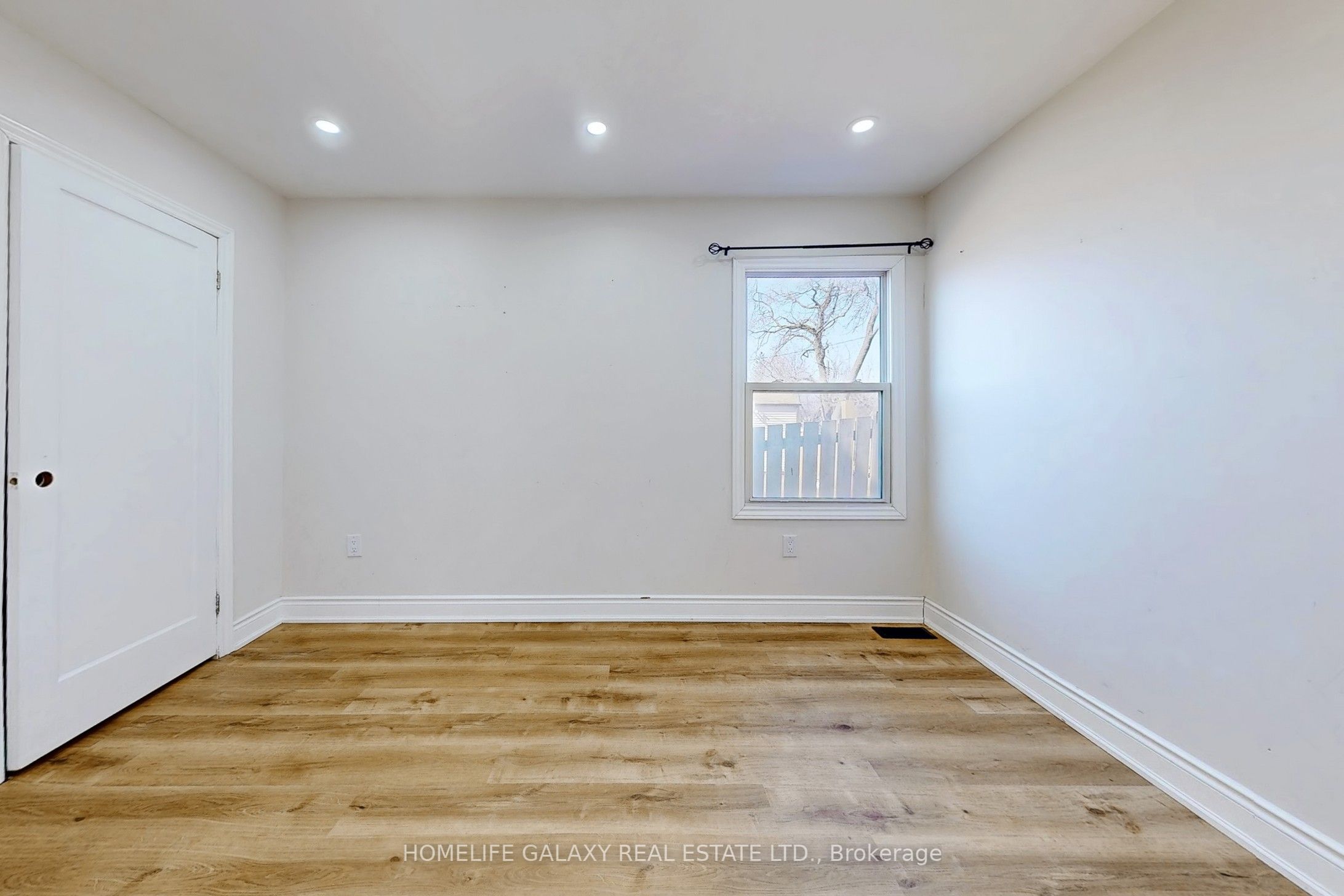 16 Queen St Property Photo 12