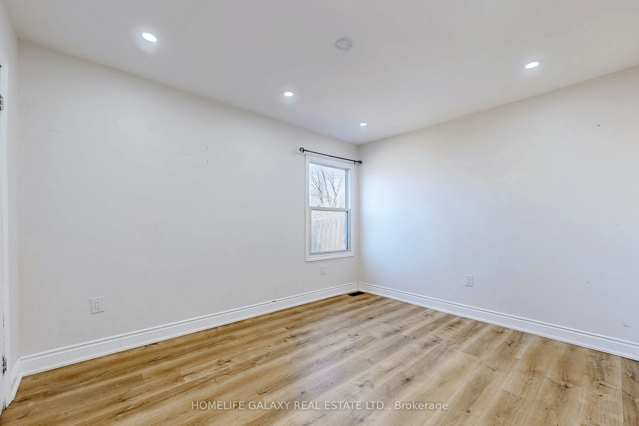 16 Queen St Property Photo 13