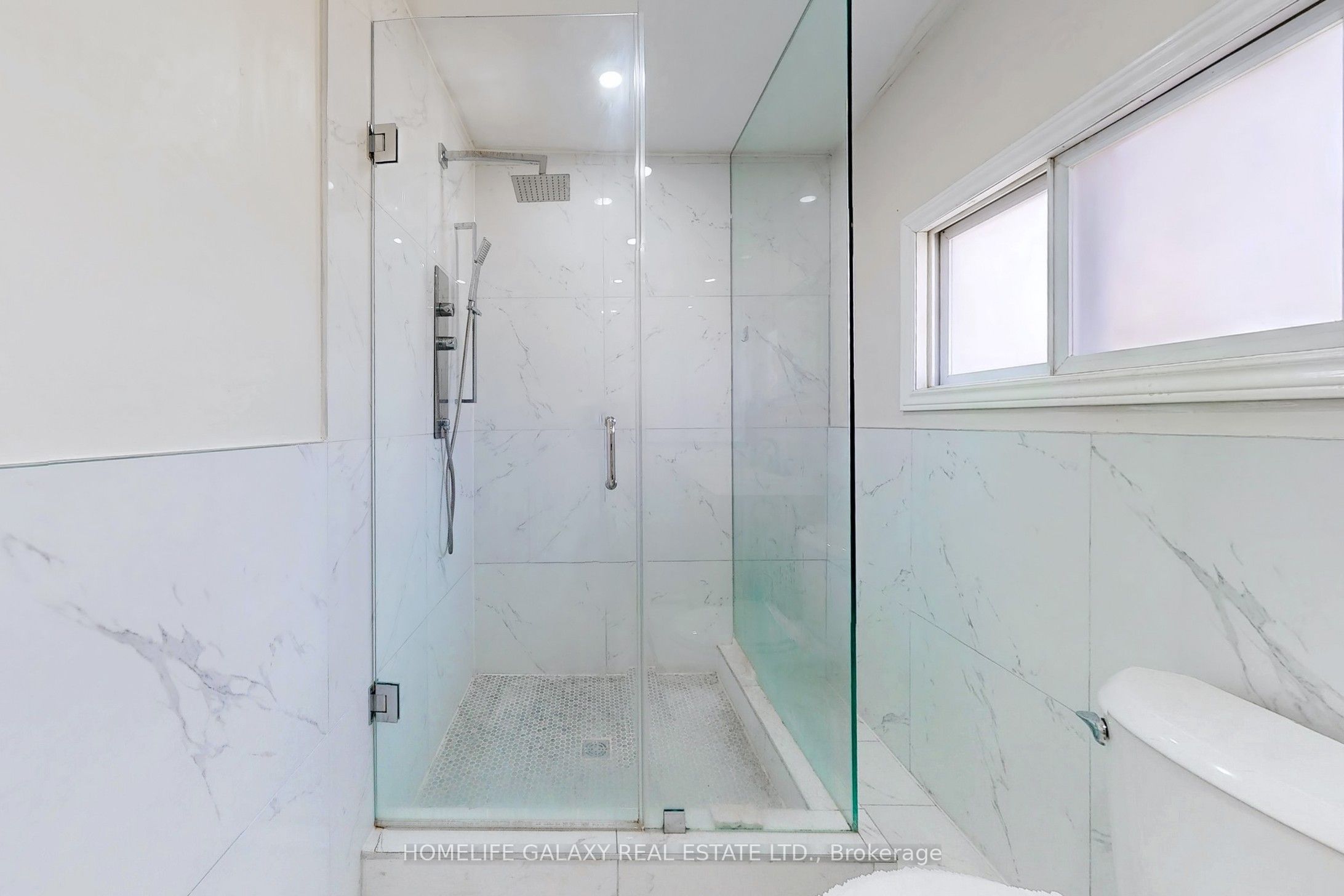 16 Queen St Property Photo 19