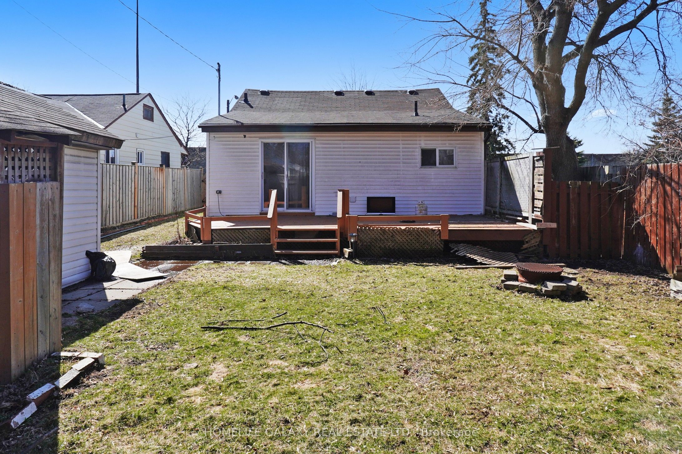16 Queen St Property Photo 21